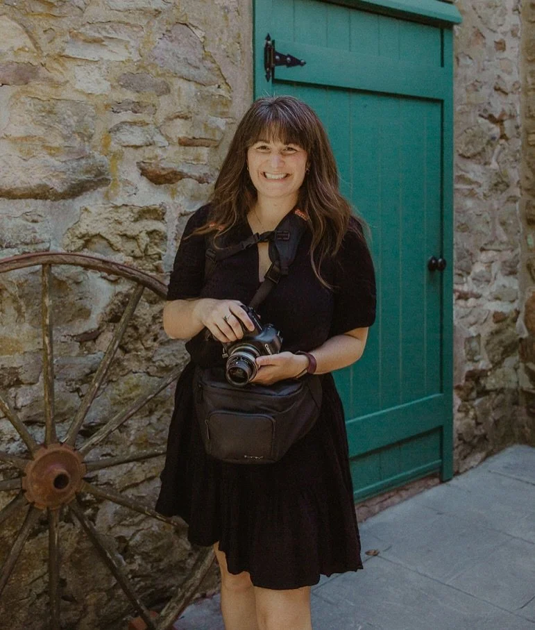 Hi! 👋🏻 I’m Evelyn, the face behind the camera over here. Apparently you are supposed to show your face occasionally on this app and so for the good of my business, here I am! 🥴 
So here’s a little introduction for any new friends. I&r