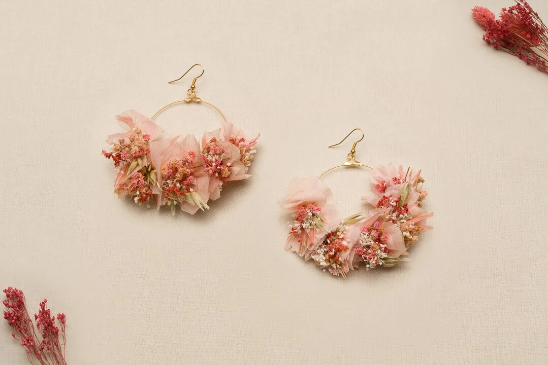 Amaya $220
Hand created in Paris, comprised of real flowers