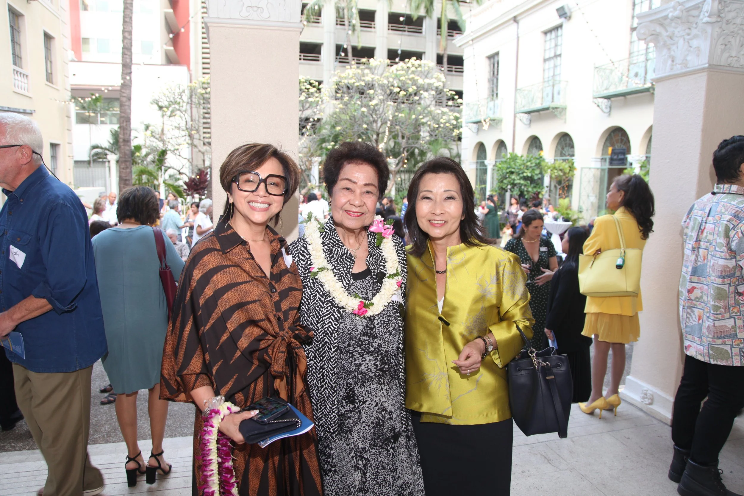 Sylvia Luke & other gov. ppl.jpg