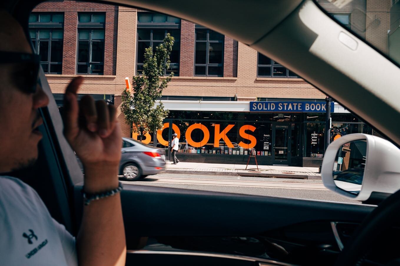 Coffee and books, what more could you ask for @solidstatedc 

#washingtondc #walkwithlocals #mylpguide
#alliseeispretty #exploremore #citylife #seemycity
#theprettycities #igDC #myDCcool #washmagphoto
#cntraveler #wheretofindme #theprettydistrict
#iw