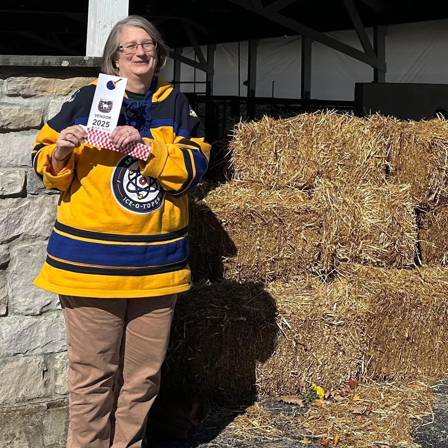 This is a formal shout out to a VIP volunteer boss, Mary, who is leading the efforts at Rhinebeck this weekend for Loose Ends!! if you are going to the show, please swing by and say hello! If you are tending your own booth and are interested in hosti