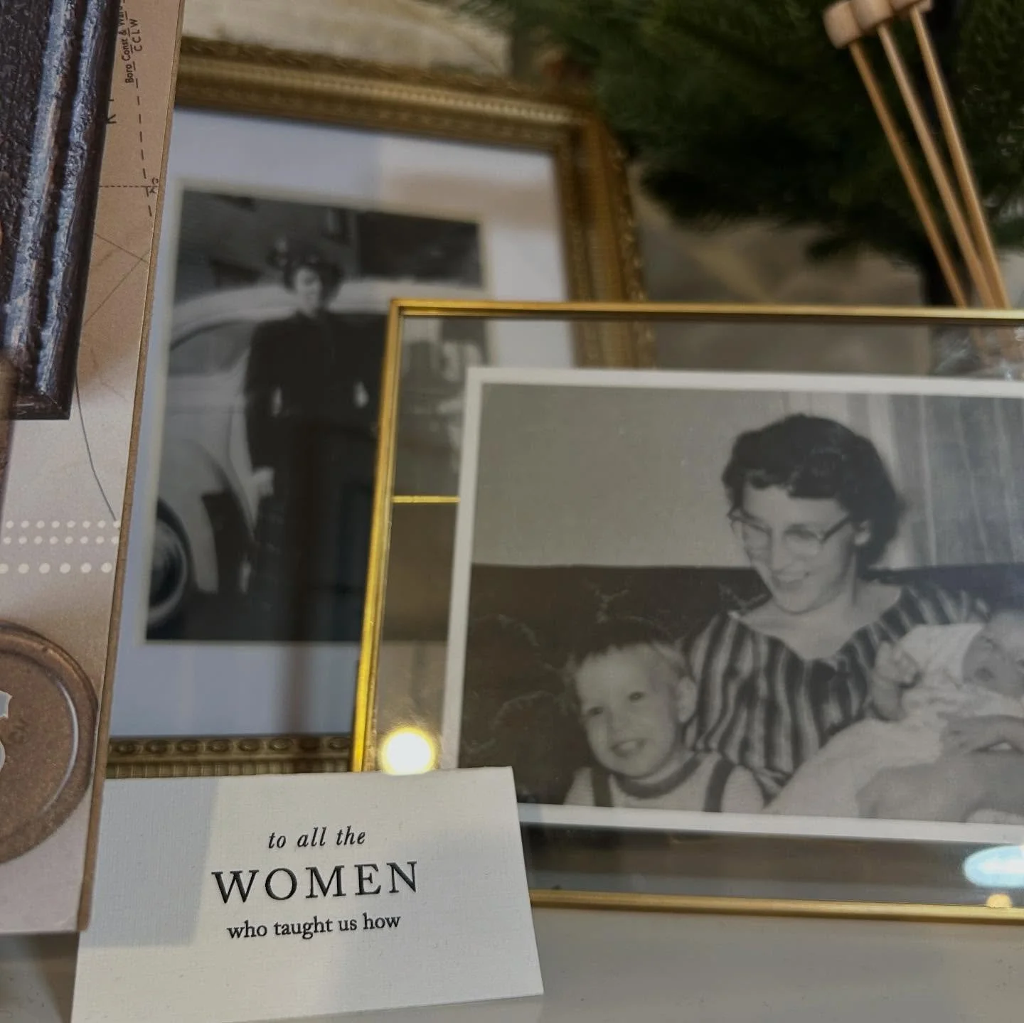 Fun discovery today, @oldeschoolcraft in Gorham Maine, where I found some pretty amazing valentine gifts and discovered that they had Loose Ends info displayed by their register!! @cocoknits @woolenrabbit #littleacornstitchmarkerkeeper