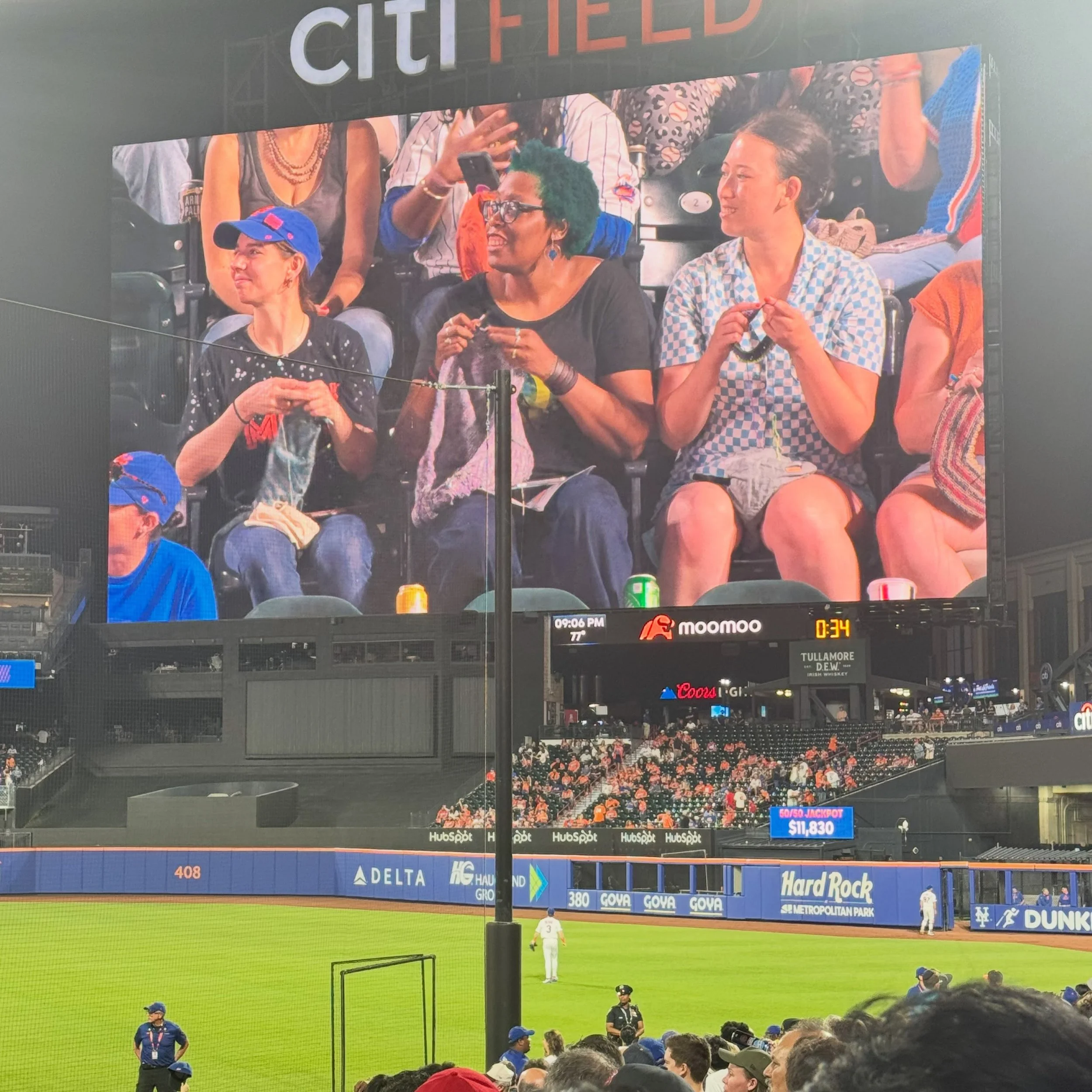 We were invited to, but could not attend, Stitch and Pitch (NY Mets) @stitchnpitchnym this evening, but we hope to make it next year! GIANT HIGH FIVE to Loose Ends founder&rsquo;s spouse who is in the crowd, taking pictures!! And high five to every p