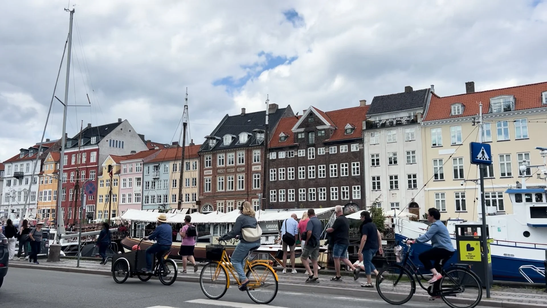 biking nyhavn.jpg