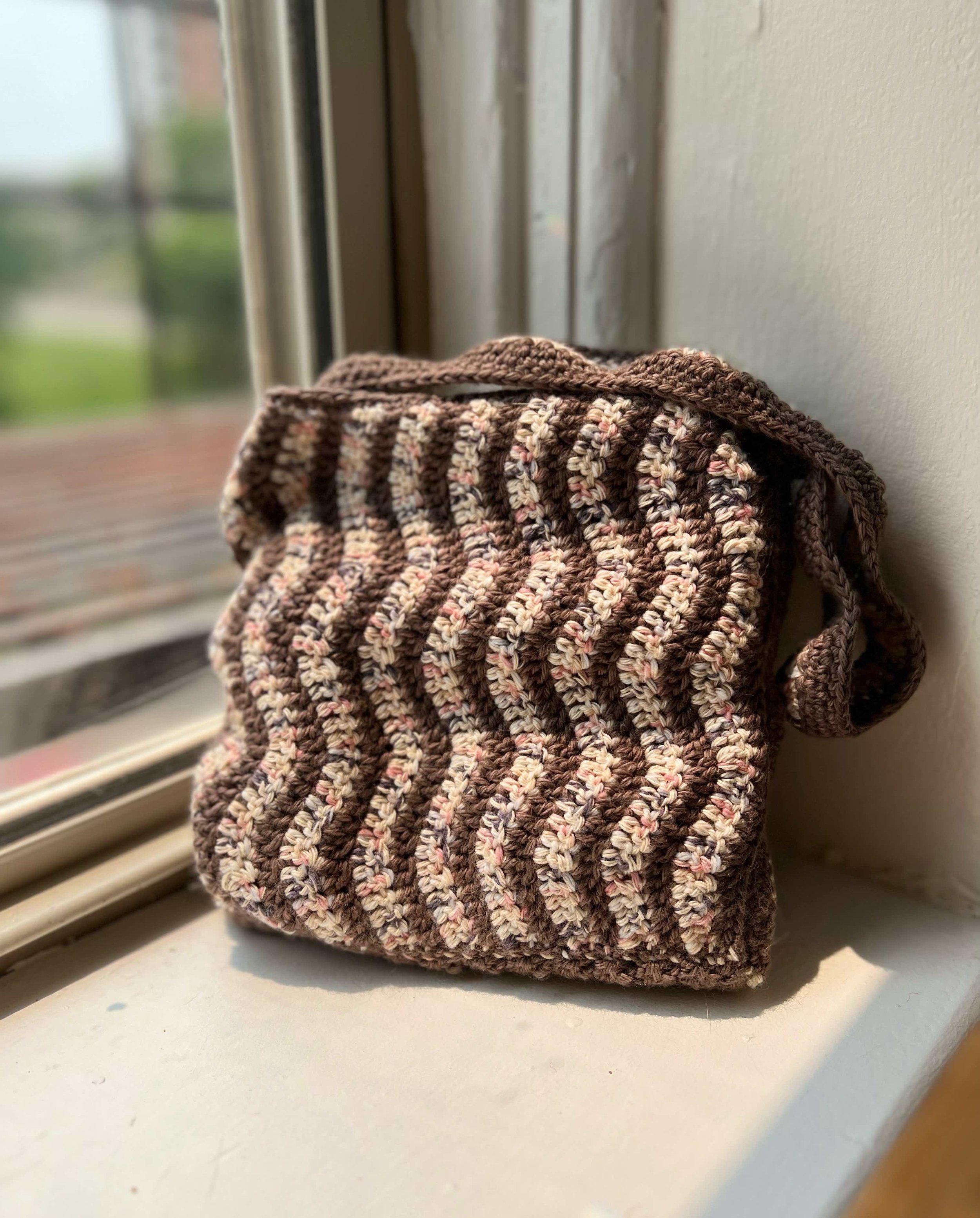 Super Easy Crochet Bag (Free Pattern!)
