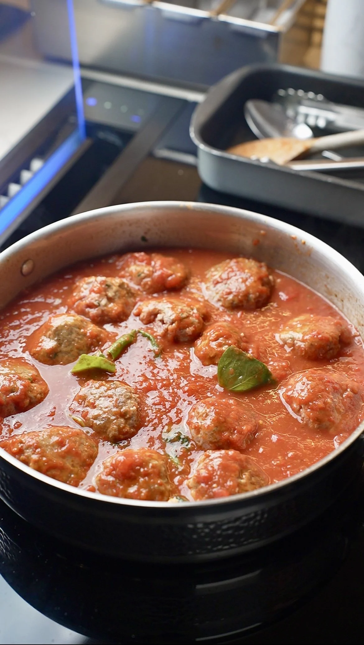 Meatballs in tomato sauce
