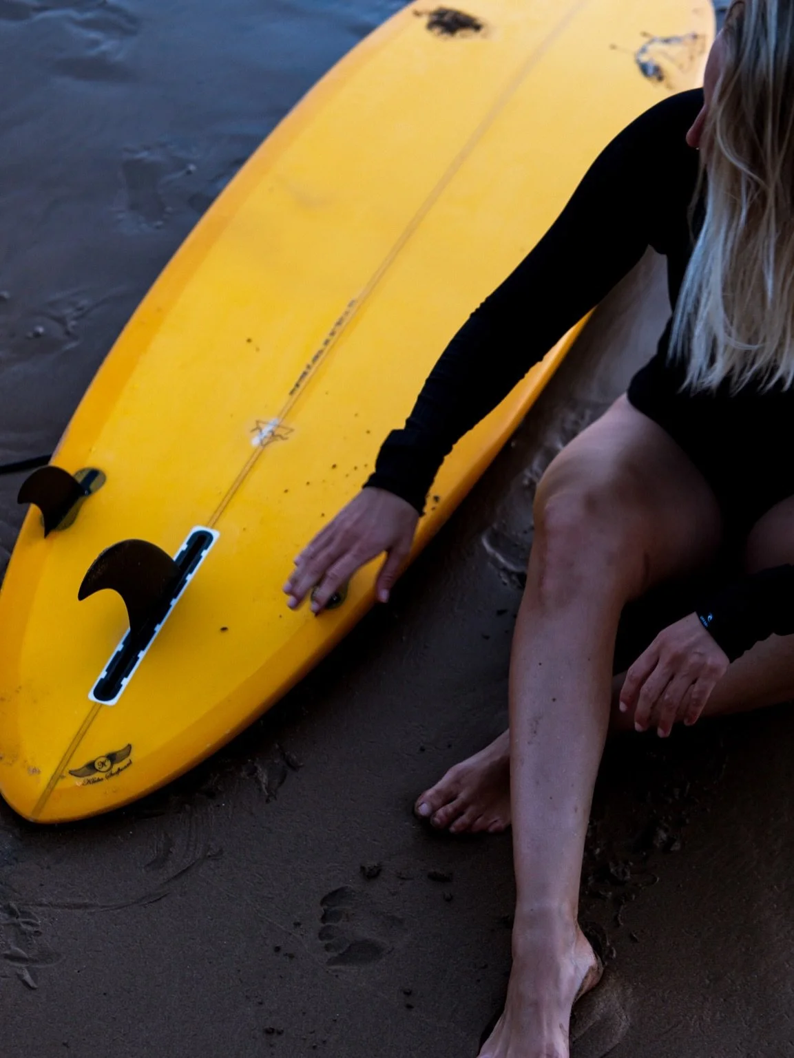 Exactly two years ago I tried surfing for the first time on a board twice my size. 😅 I bought my first Rip Curl sweatshirt and I guess the best part of my life began. 🥹

Somehow I turned into the cool girl 😁 my mindset shifted and suddenly everyth