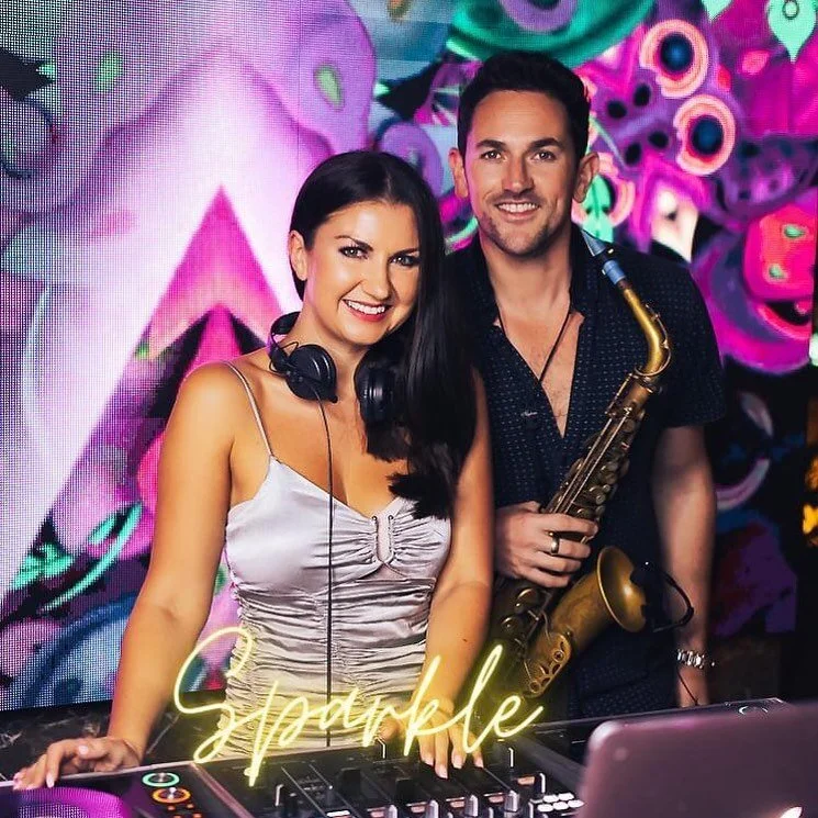 @djnataliebrogan &amp; @matt_west_music are providing the entertainment tonight 🎶 🎷 
.
.
.
#DJ #Sax #saxophone #dubai #dubainight #dubainight #ladiesnight #dubailadiesnight #dubailadiesnightout #dubai🇦🇪 #dubaimarina #mydubai