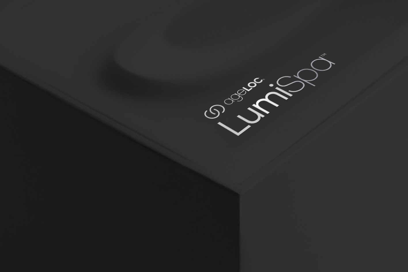 ageLOC_Lumispa-Device_All-Black_Detail_1.5.png