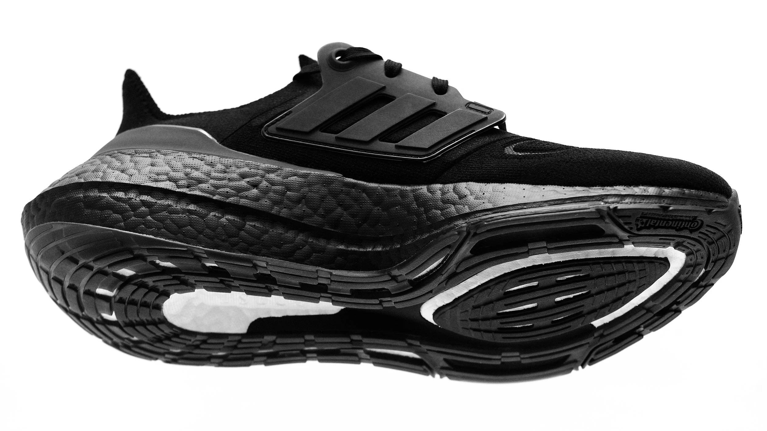 18-ADIDAS-ULTRABOOST-2212357.jpg