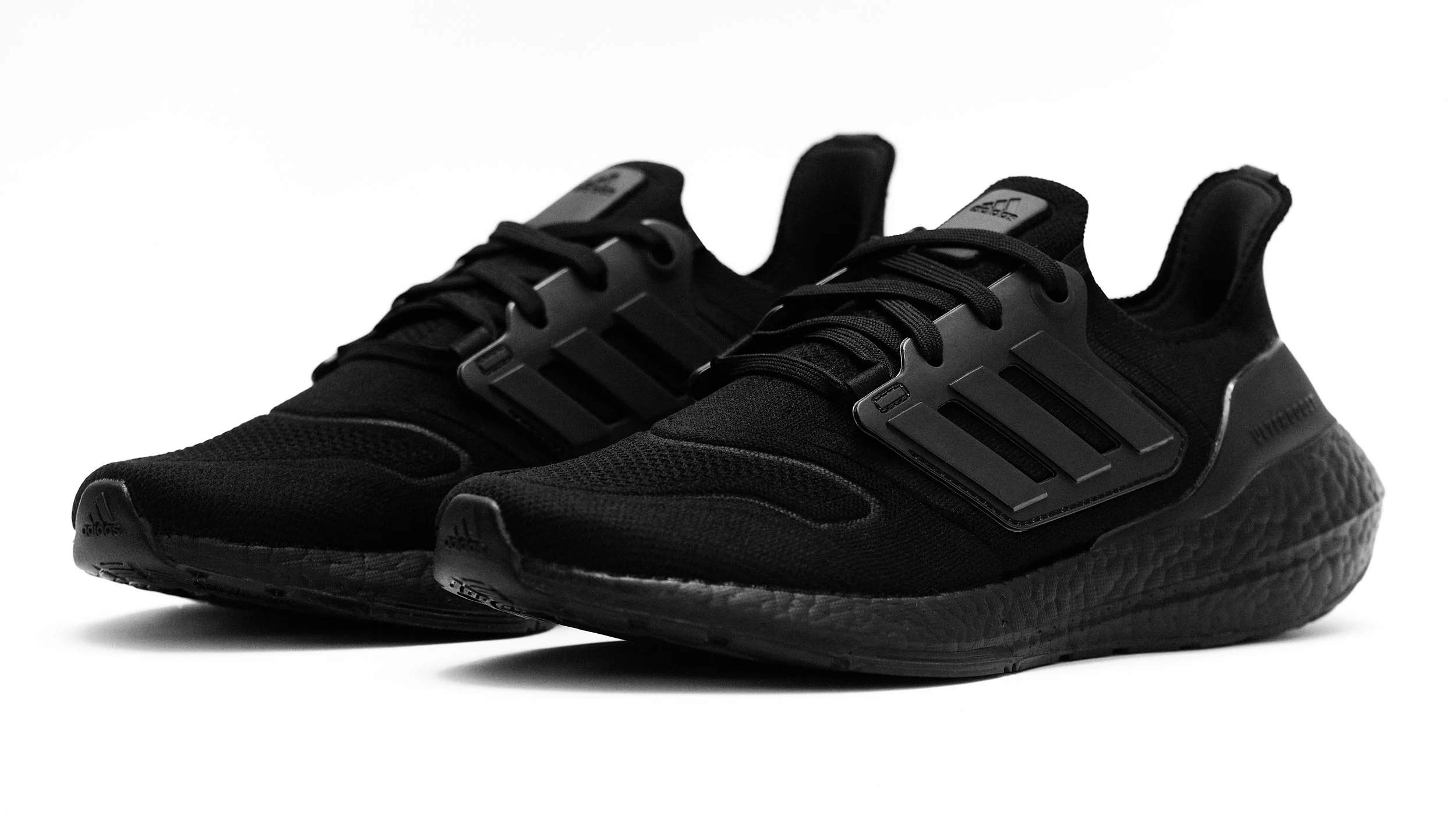 18-ADIDAS-ULTRABOOST-2212453.jpg