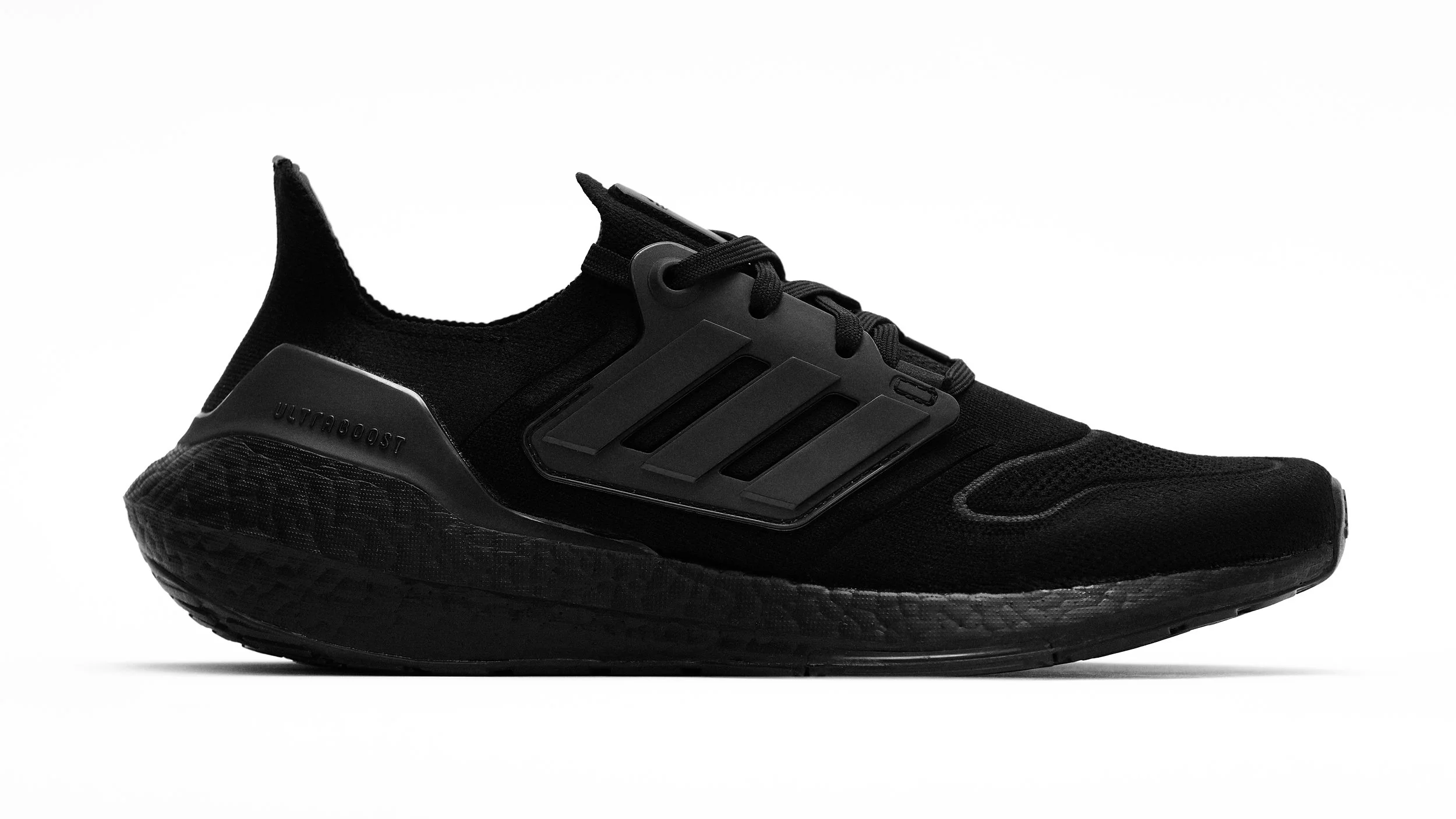 18-ADIDAS-ULTRABOOST-2212204.jpg