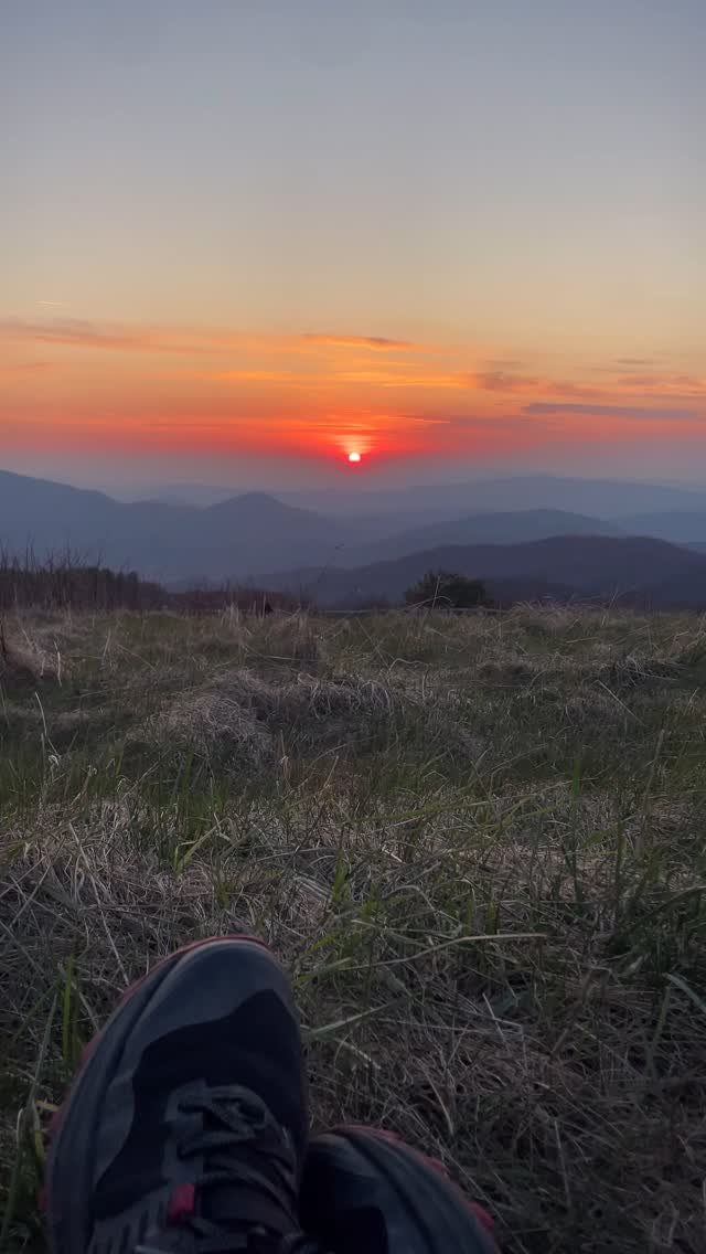 πΏIt’s time to set the stage for a summer that includes time for you.
Time to breathe.
Time to connect with others.
Time to quiet the outside opinions and reconnect with what matters most to you in the season ahead. πΏ
Share with a frien