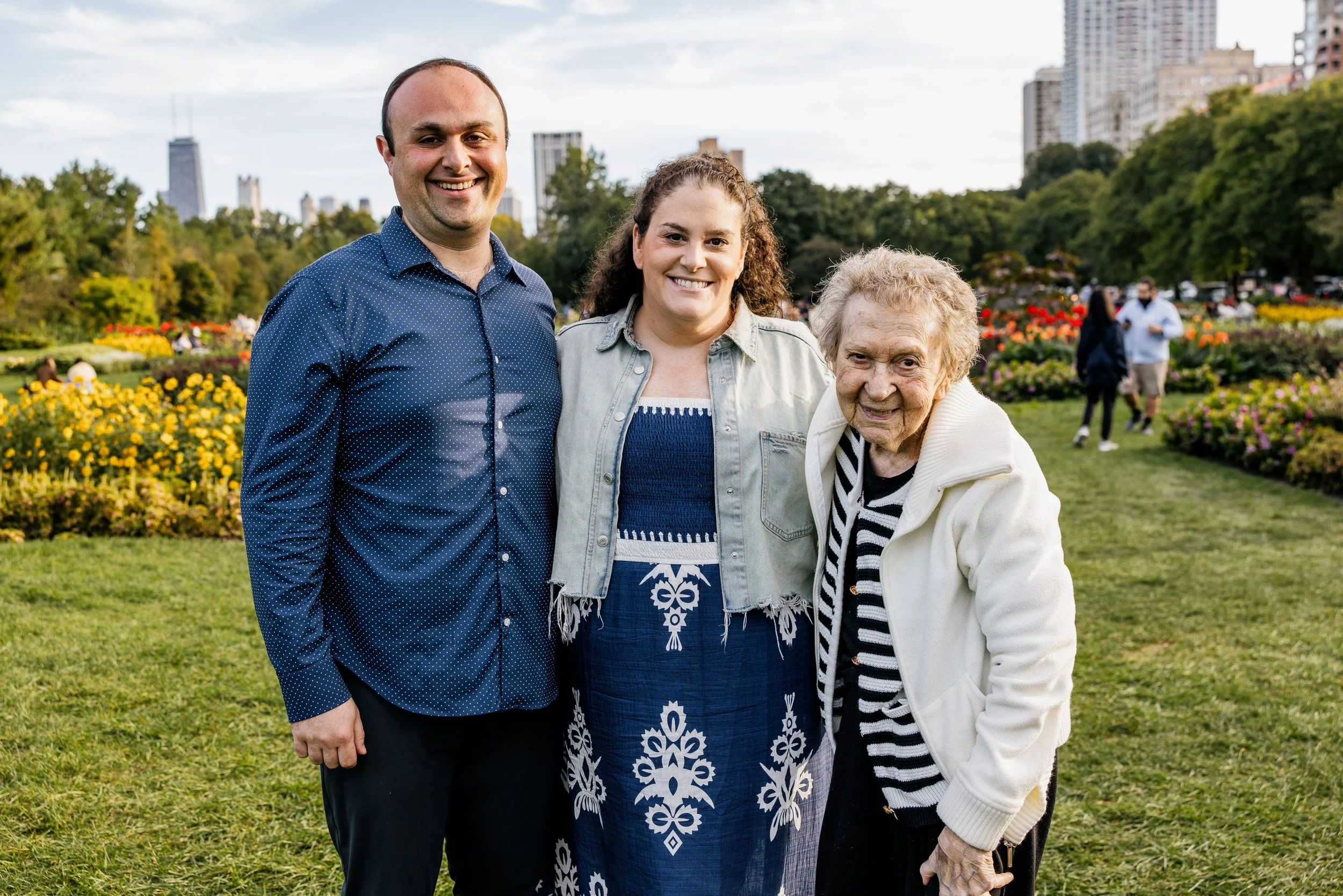 Alex Maldonado Photography-Elliot + Jen - Lincoln Park Formal Garden 260927-28.jpg