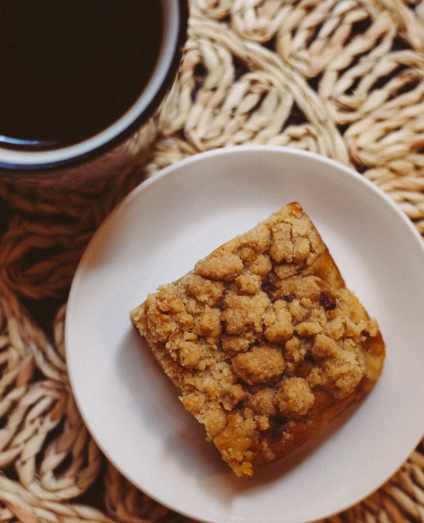 Homemade crumb cake is the perfect accessory to any cup of Feine! What's your favorite Feine Crumb Cake flavor?!?!⁠
⁠
#drinkfeine #crumbcake #pastry #coffee #coffeeshop ⁠
#bakery #sweettooth #dessert #breakfast #desserts