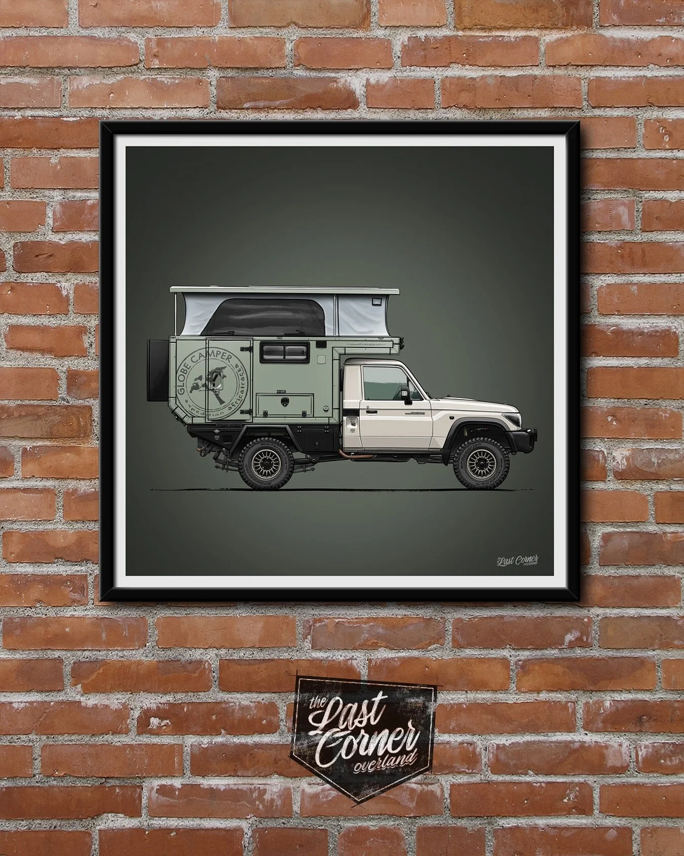 Un immense merci Patrick @africatracks pour ta demande d&rsquo;illustrer ton sublime et rare Toyota Land Cruiser GRJ79 avec sa cellule @globecamper et pour ta patience et gentillesse 🙏🏼🙏🏼🙏🏼
.
&bull; Vous souhaitez une illustration de votre v&ea