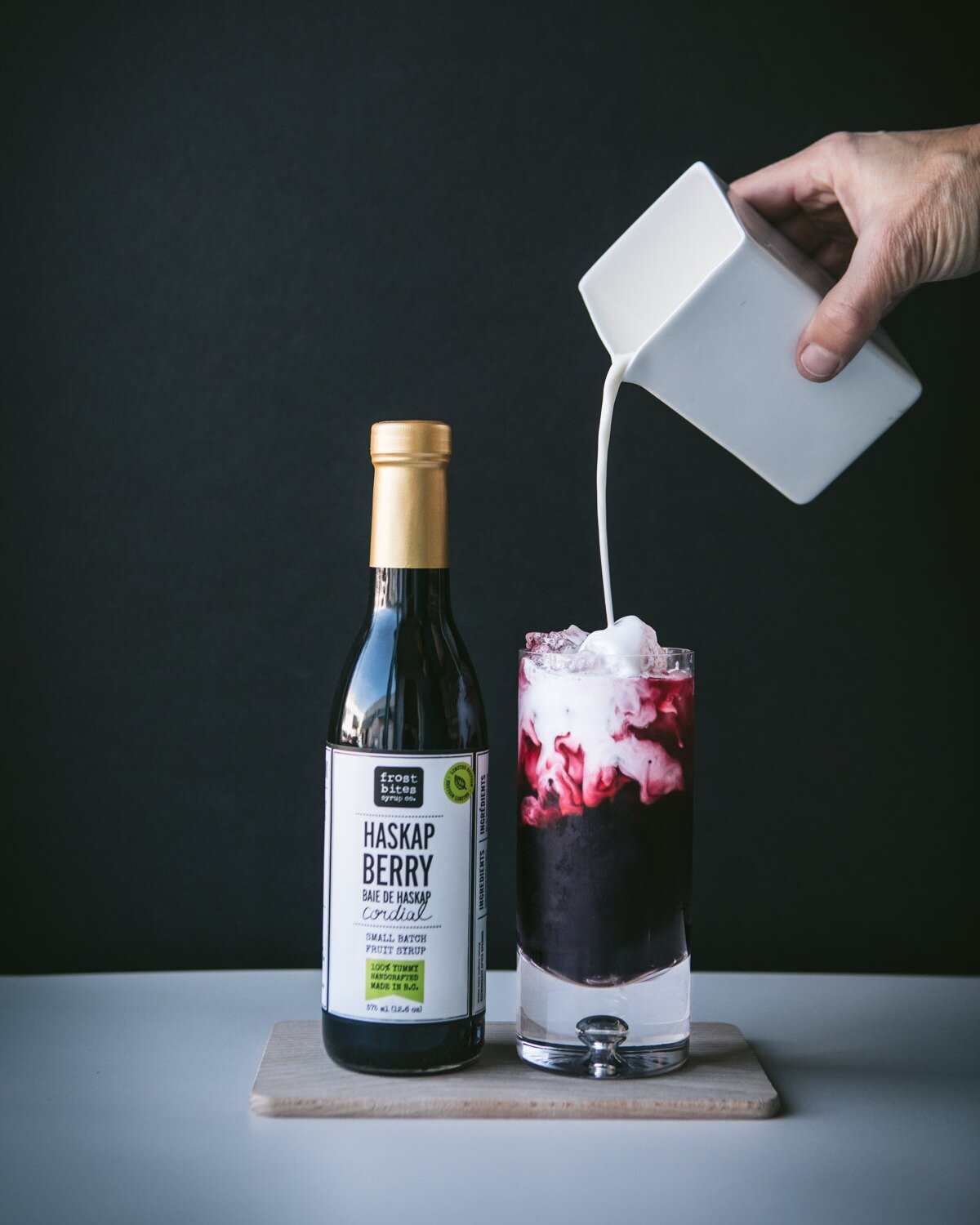 Italian Cream Sodas are where it's at! It's the ultimate summer non alcoholic party drink for kids of all ages. What's great is that you can mix up a soda with anyone of our cordial flavours to suit your fancy.

Here's the basics:

Ice
Club soda &nda