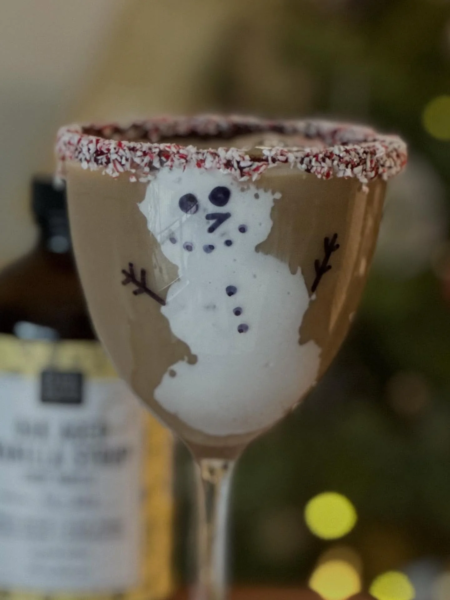 I mean, how cute is this little tipple??
Make your snowman out of Fluff (yay, I said it: marshmallow Fluff!). Rim glass in melted chocolate and roll in crushed candy canes. Shake up a cocktail with kalhua, vodka, frostbites vanilla syrup and a touch 