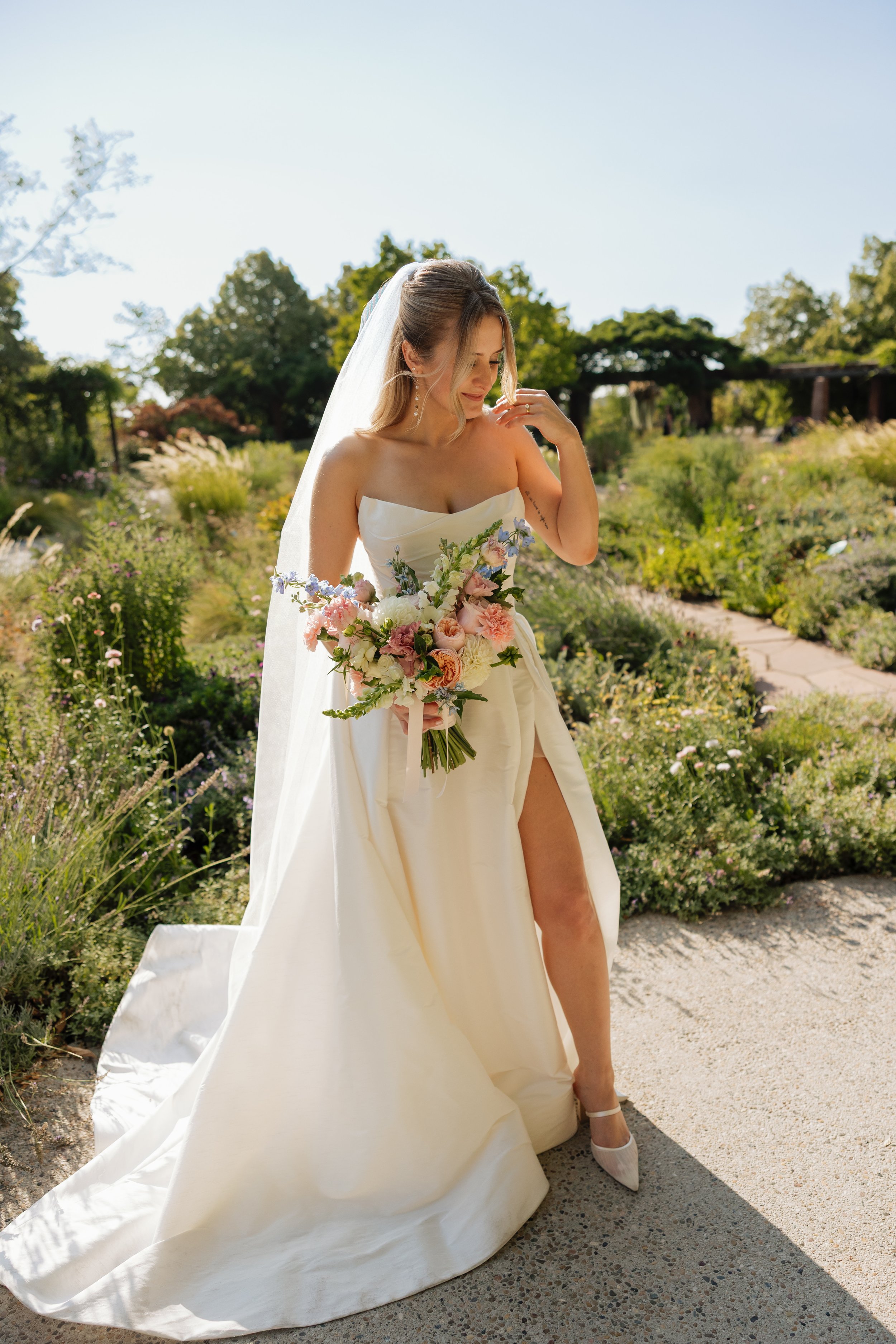 TheLexiLookLydia_2bJakeCeremony-250.jpg