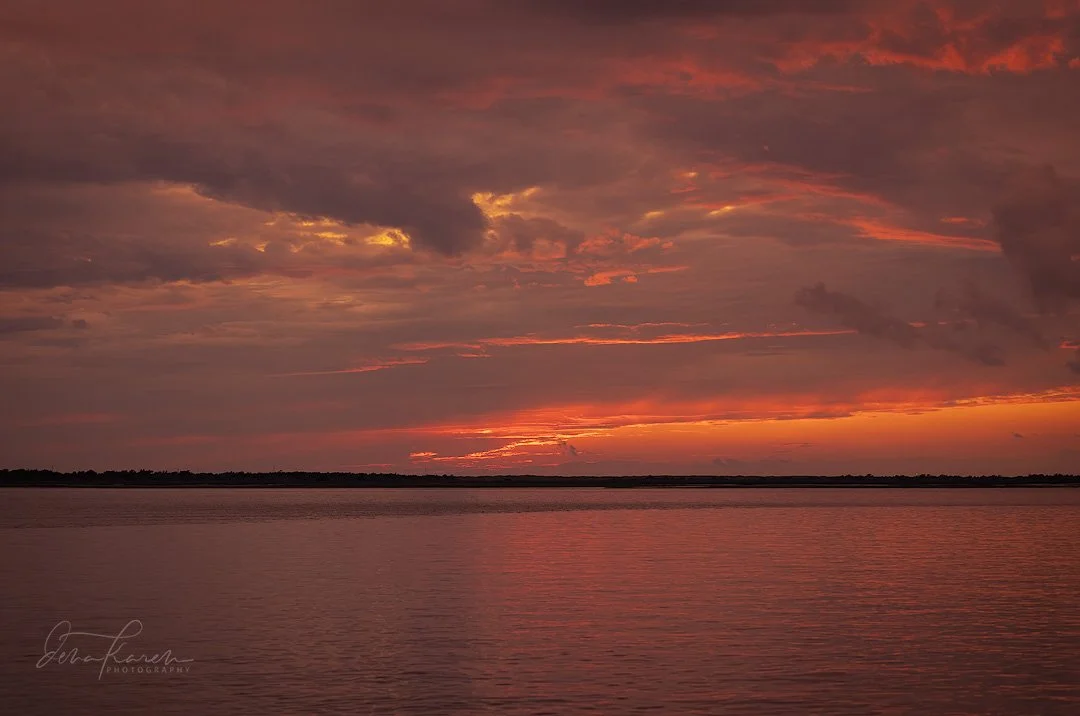 The Sky put on a show whilst we waited for the ferry &hellip;.

 A group of photographers from @womencapturemagic have come together to share our love of nature. Get your dose of beauty today by following along the #womencapturemagicnatureloop

 #our
