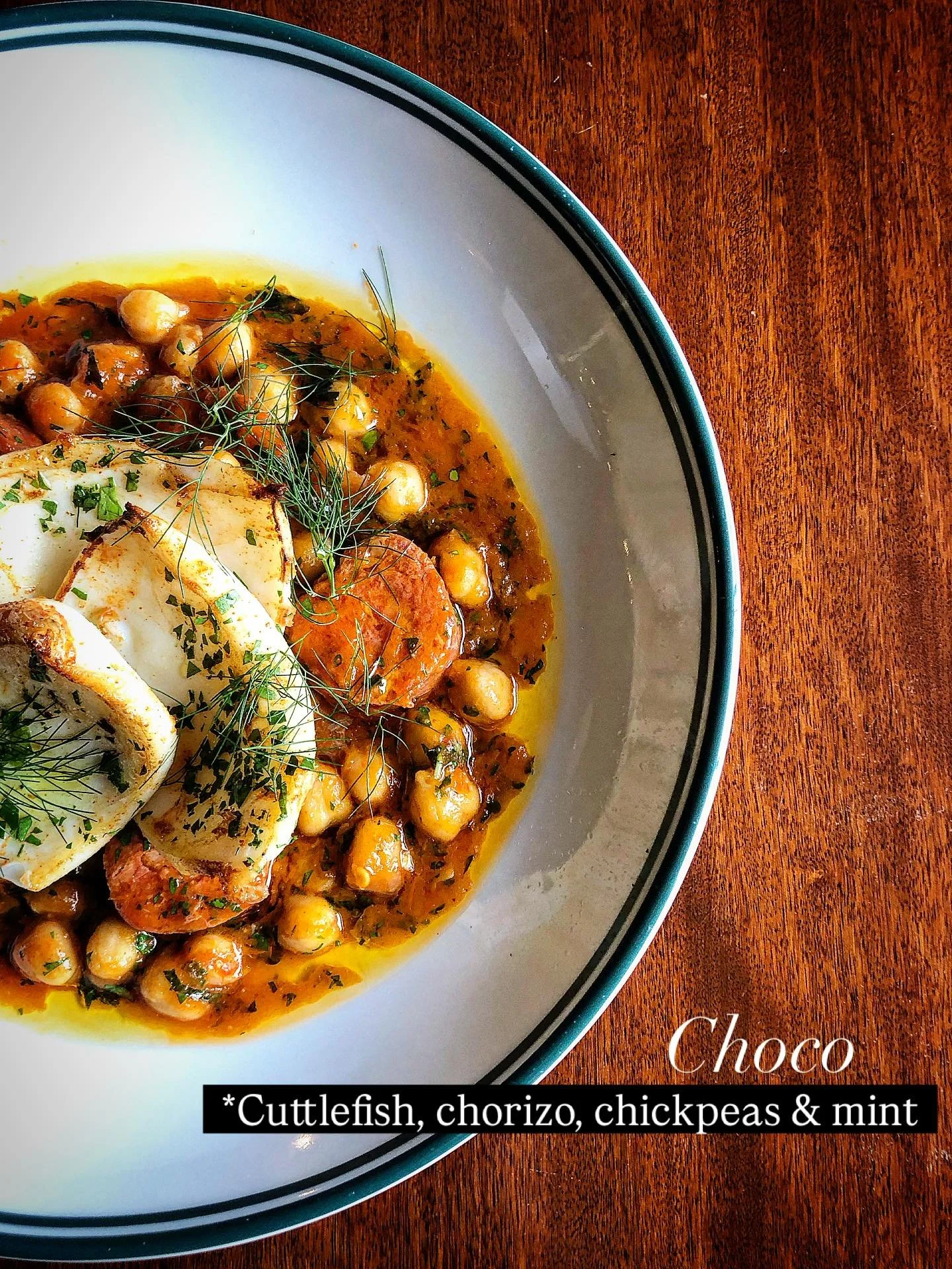 CHOCO

Pan seared Cuttlefish, @laboqueriaau chorizo, @alimentaria_au chickpeas &amp; mint.

 A very nice dish.

🇪🇸

BODEGA SIERRA
con @frankcamorra 
de @movidamelb 
por @piperstwineco 
#kyneton #macedonranges