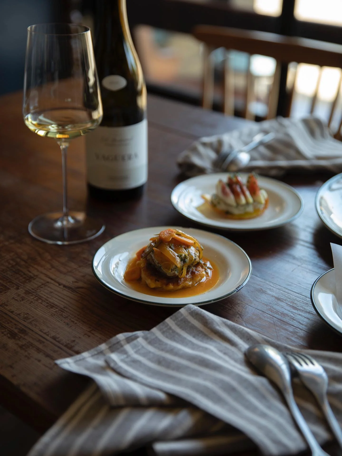 Bodega Sierra

Relaxed &amp; refined Spanish with Frank Camorra.

@piperstwineco 
@frankcamorra