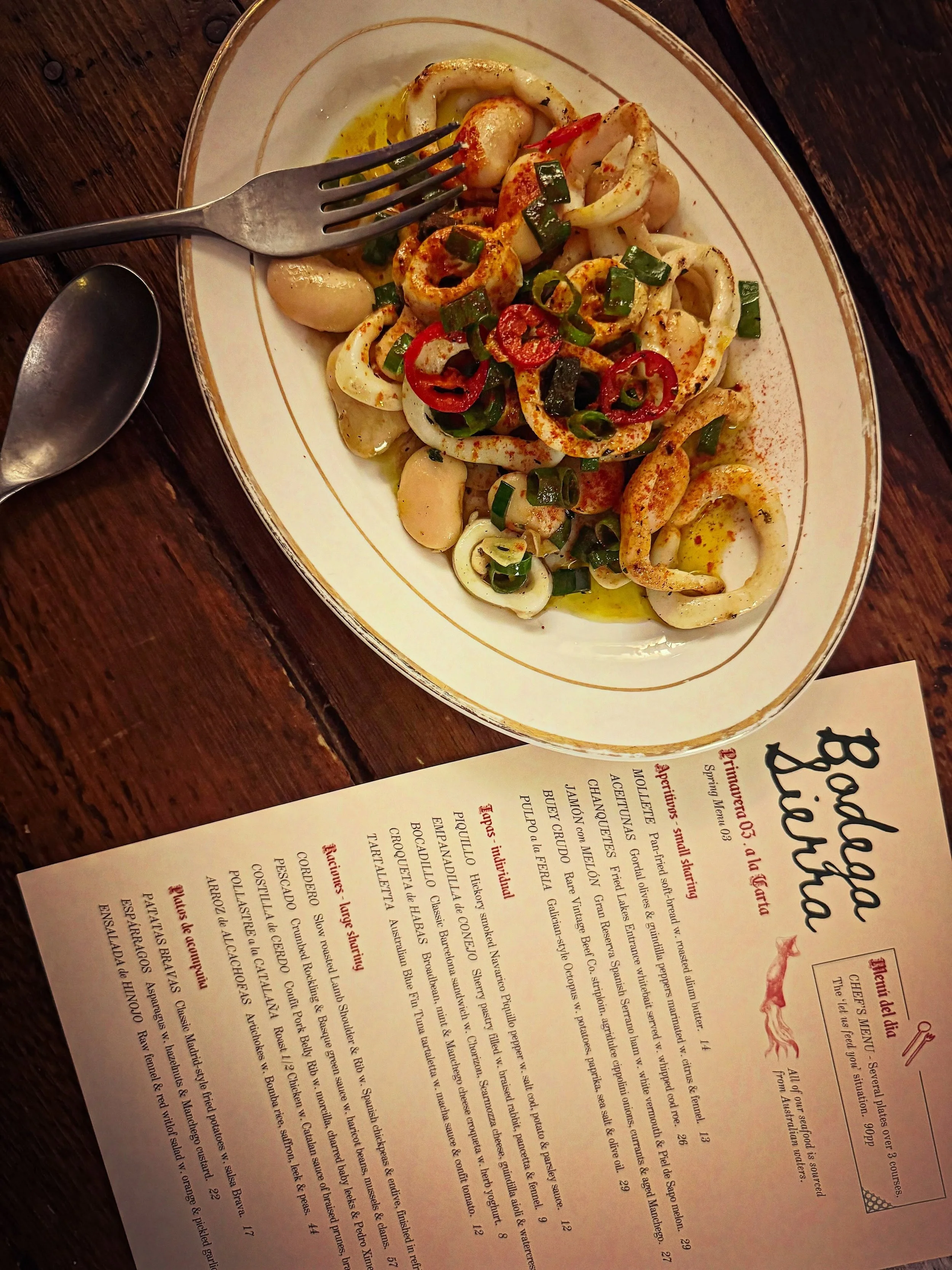 Calamar y Gigantes

Corner Inlet Calamari with Spanish butter beans, paprika, bullhorn peppers and olive oil. 

Appeared tonight. Gone tomorrow. Back soon.