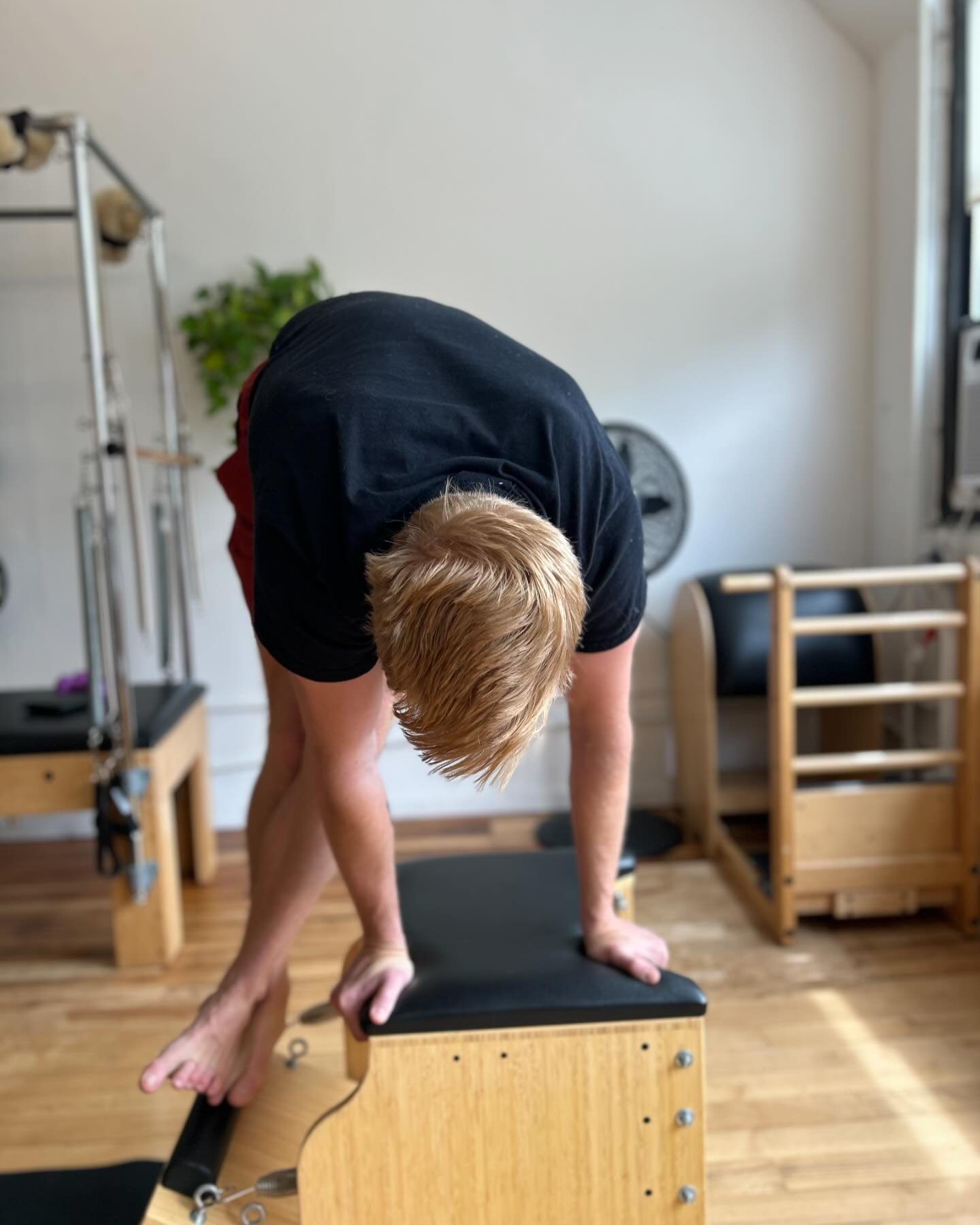 Hello world, have you used your obliques and side body recently?

These are your support and help with maintaining good posture throughout your day 💫

Be sure to take a moment to do a quick side stretch (seated or standing!) and then maybe a little 
