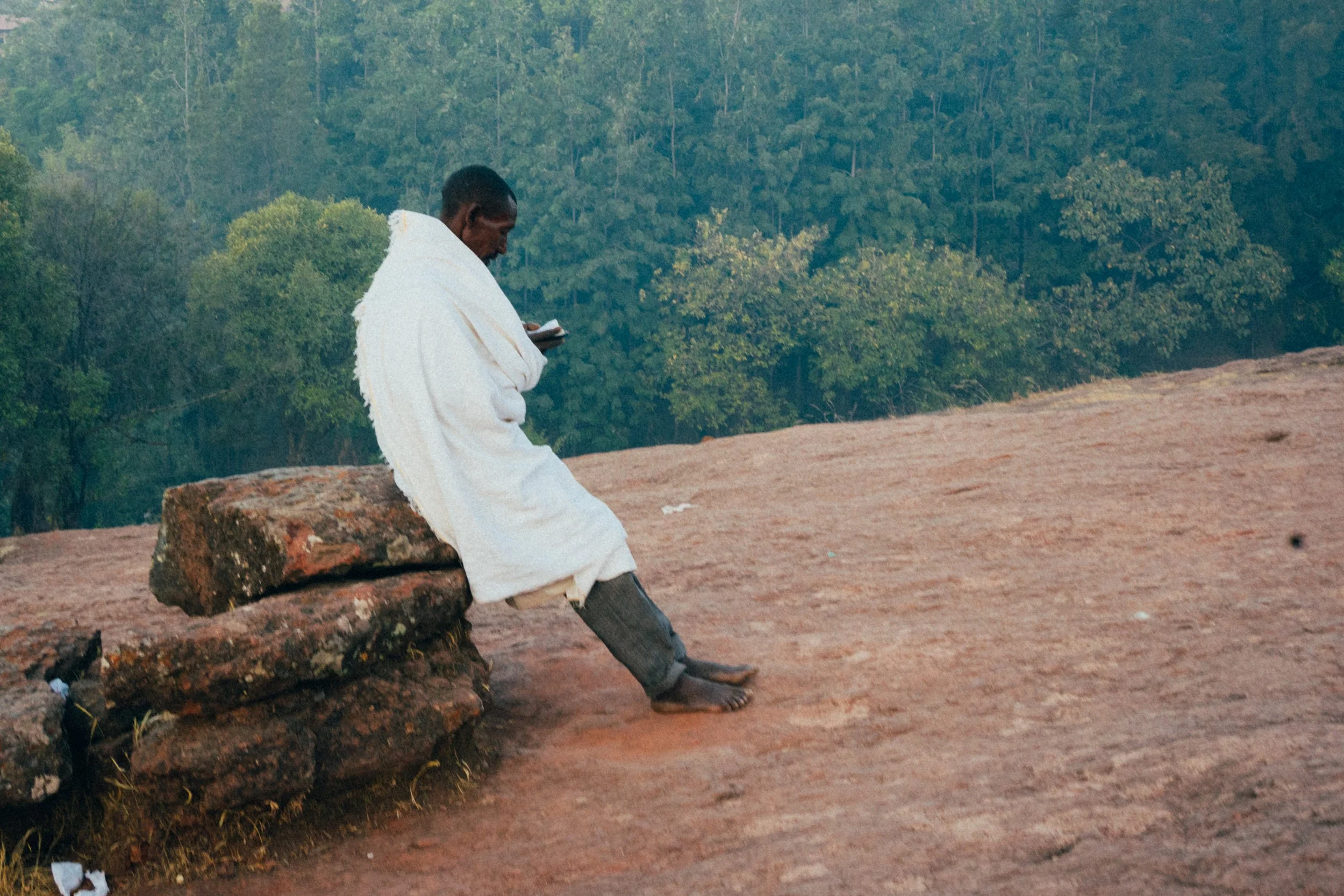 Between Ritual and Access: Photographing Lalibela as a Local