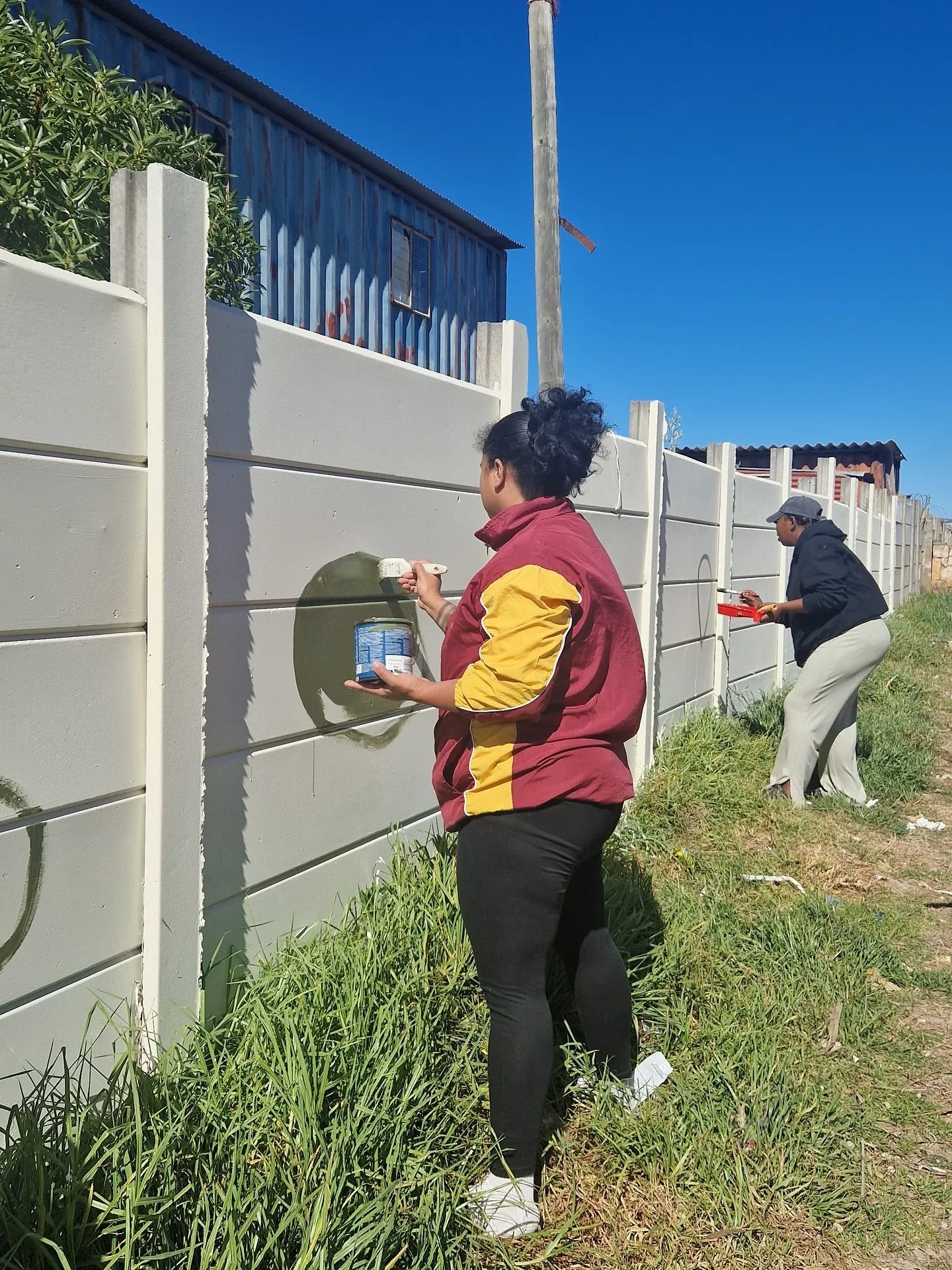 The second wall project is complete. 🤩🎉 With the help of our Friday ladies group, the flowers have been painted and we love how it has turned out!