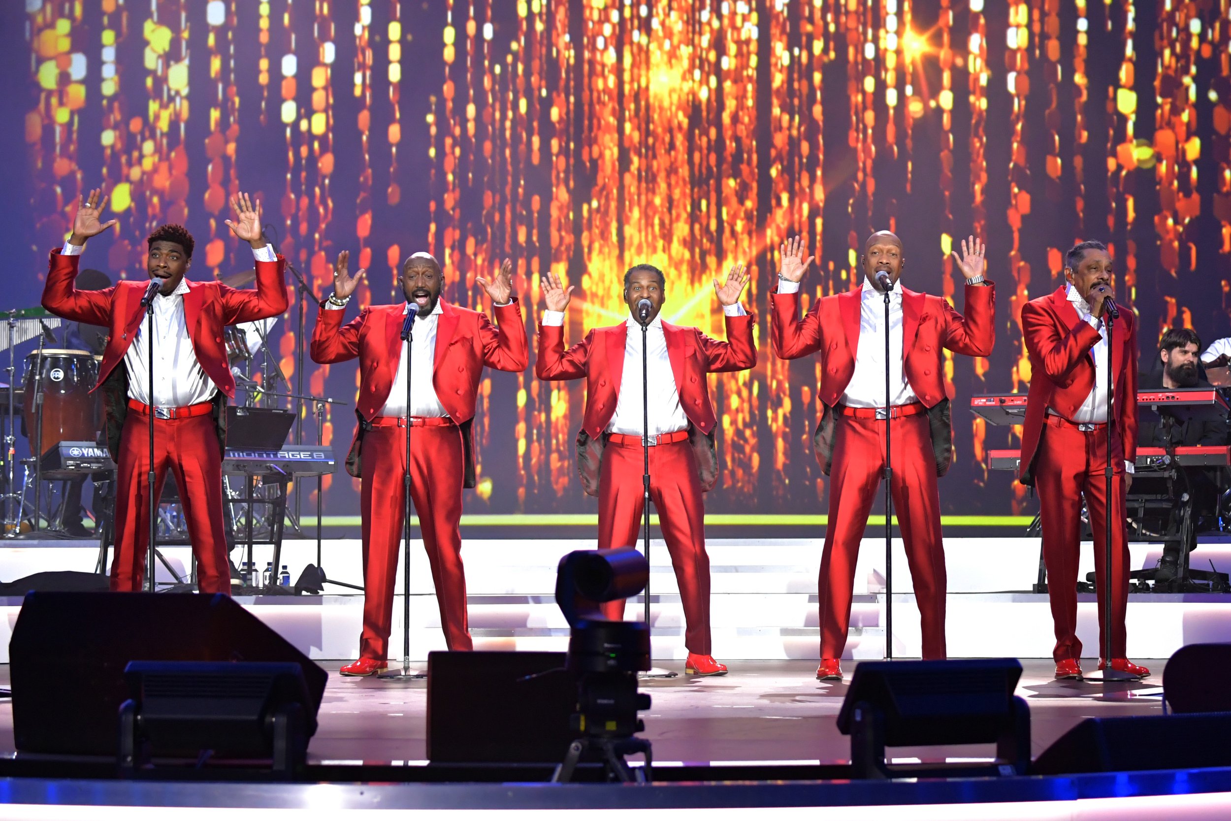  LOS ANGELES, CALIFORNIA - FEBRUARY 03: (L-R) Jawan M. Jackson, Otis Williams, Terry Weeks, Tony Grant, and Ron Tyson of The Temptations perform onstage during MusiCares Persons of the Year Honoring Berry Gordy and Smokey Robinson at Los Angeles Conv