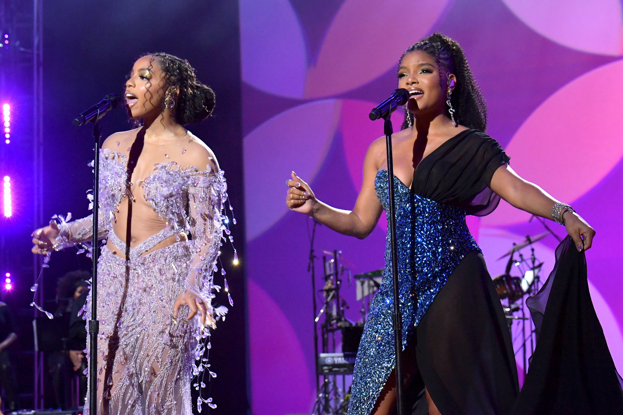  LOS ANGELES, CALIFORNIA - FEBRUARY 03: (L-R) Chlöe and Halle Bailey of Chloe x Halle perform onstage during MusiCares Persons of the Year Honoring Berry Gordy and Smokey Robinson at Los Angeles Convention Center on February 03, 2023 in Los Angeles, 