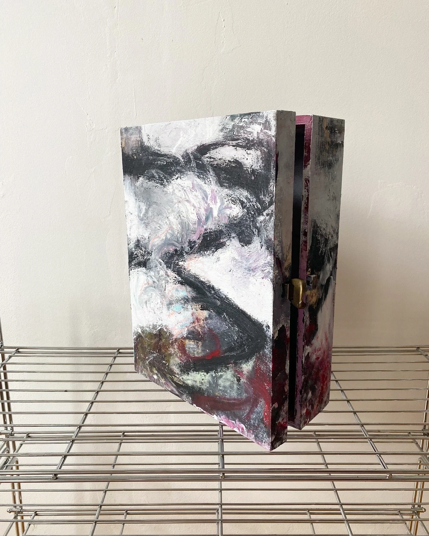 THE BOX (Grief 9), 34x25.5x10.5cm, 2025