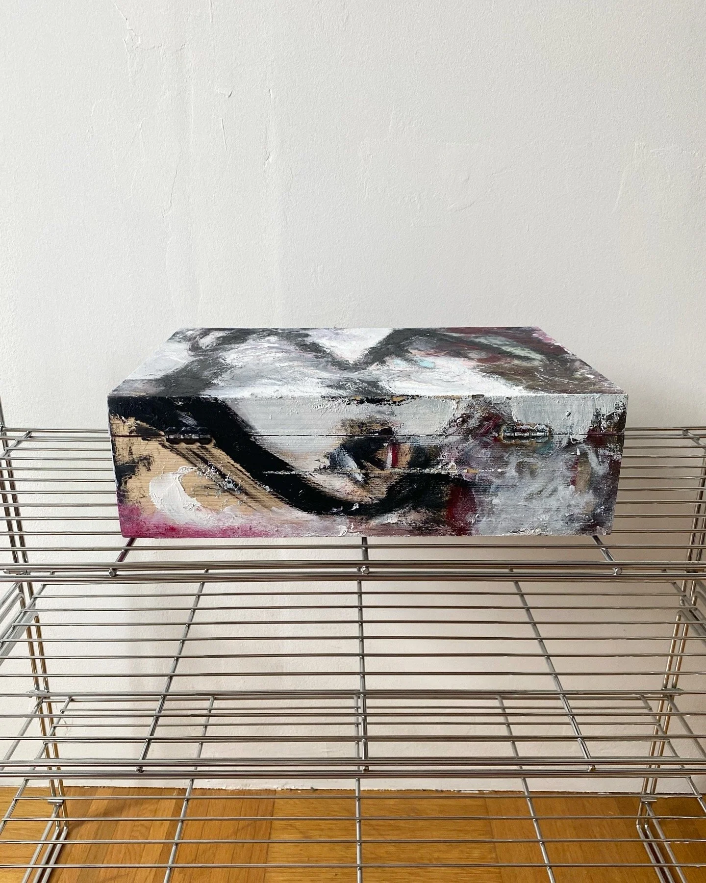 THE BOX (Grief 9), 34x25.5x10.5cm, 2025