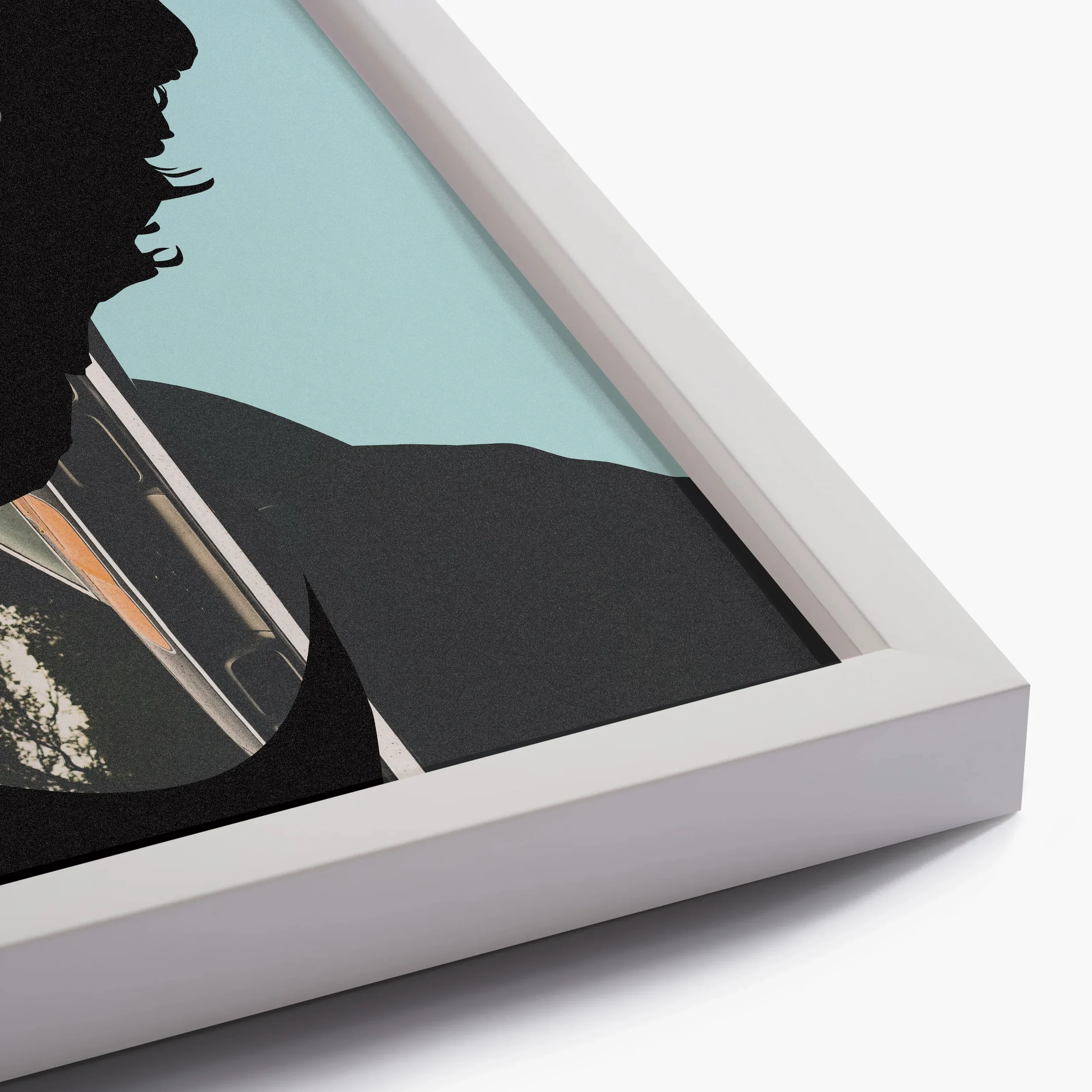 06 Romain_White Frame Close Up_01.webp