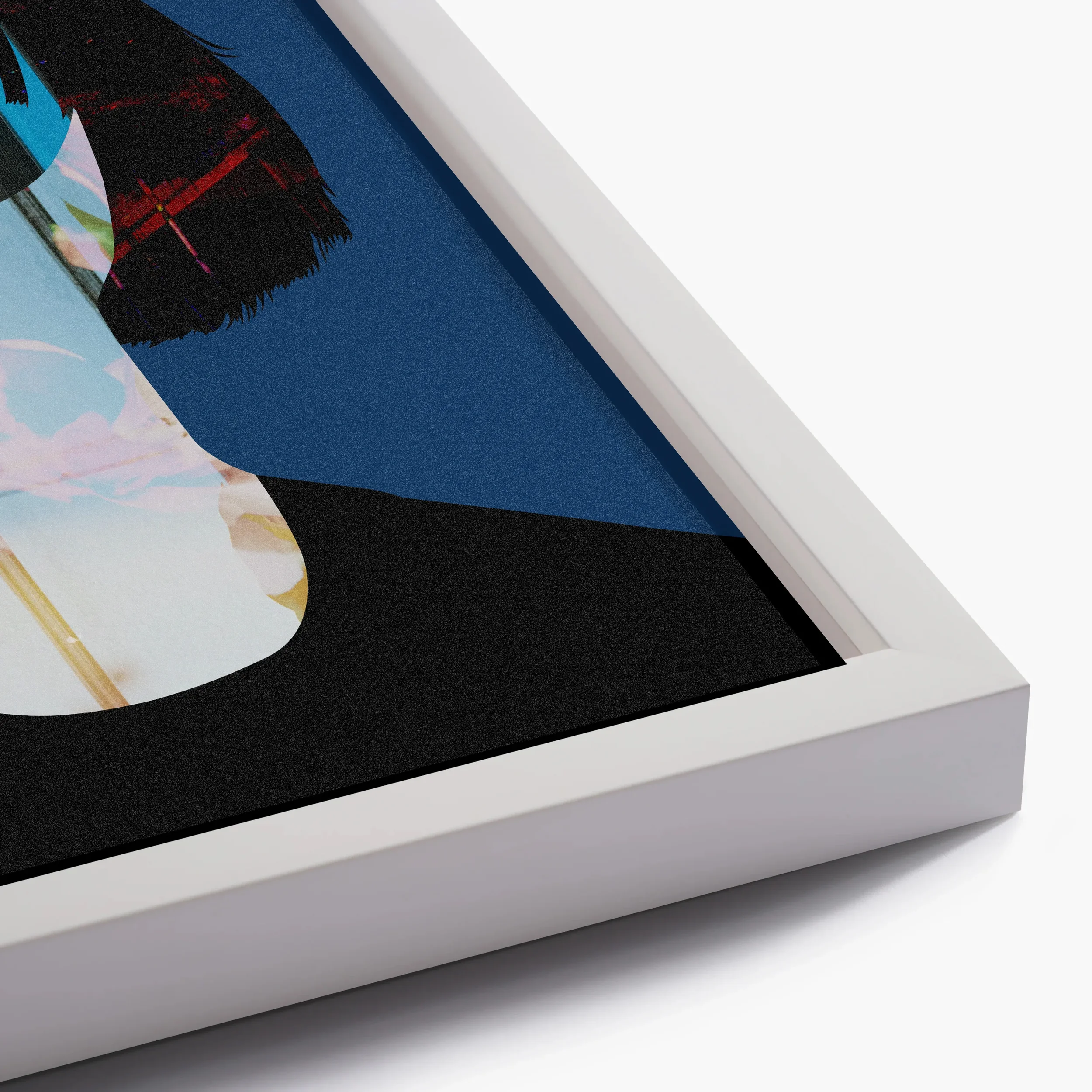 09 Luna_White Frame Close Up_01.webp