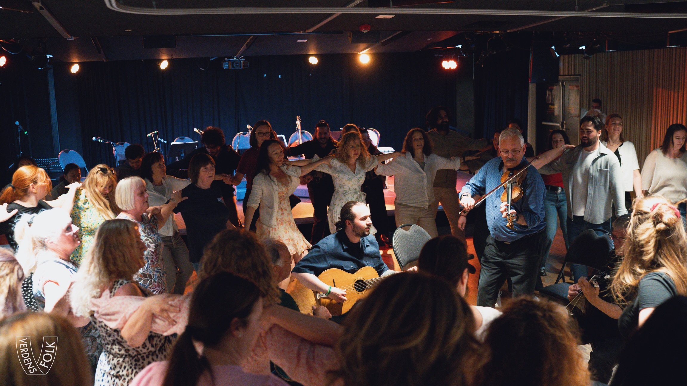 ✨ TAKK FOR EN UFORGLEMMELIG &Aring;PNINGSKVELD ✨

For en fantastisk start p&aring; Verdenskarneval 2026! ❤️

I g&aring;r samlet over 200 mennesker seg p&aring; Melahuset for &aring; feire &aring;pningen av festivalen med v&aring;r Gresk &amp; Tyrkisk