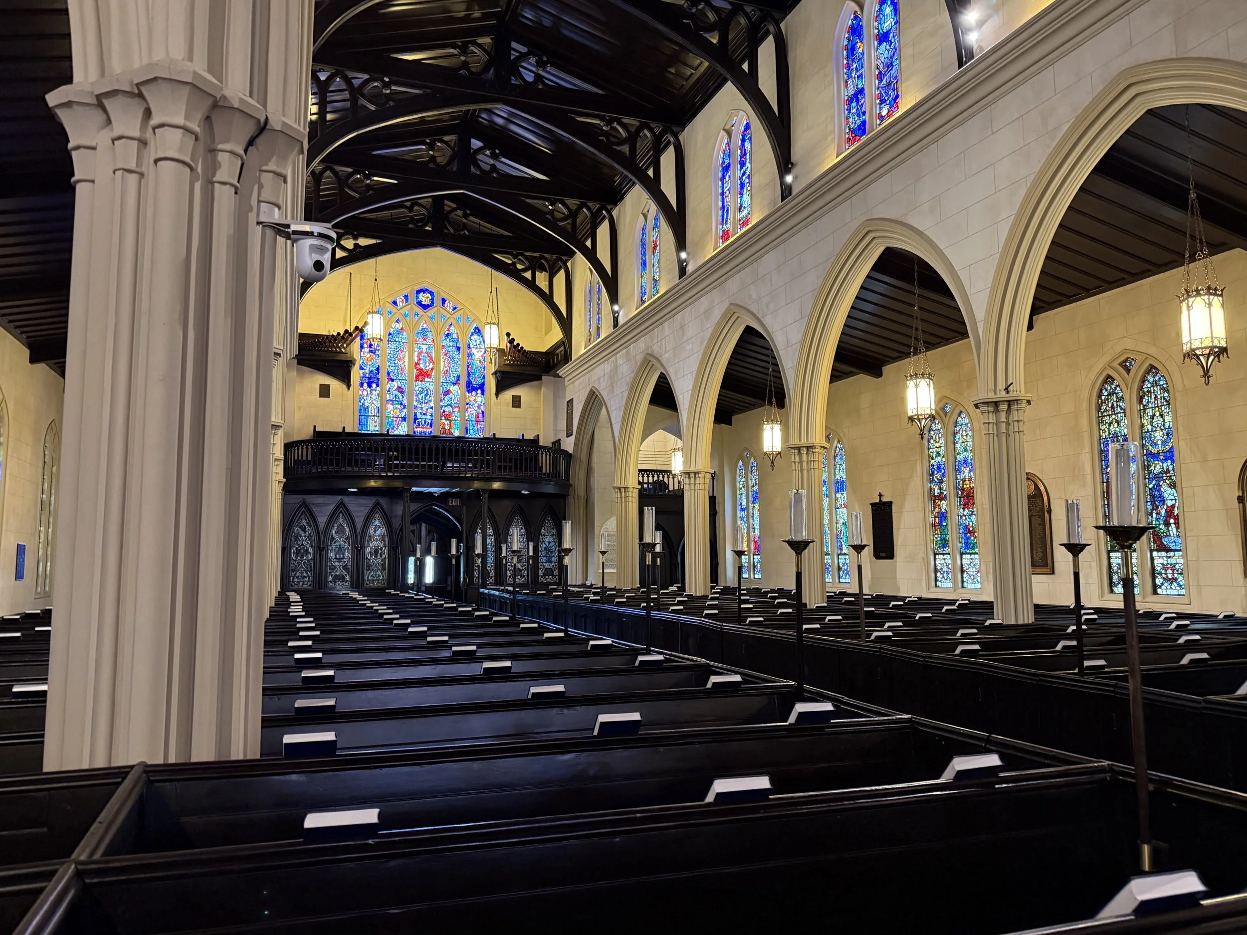 The breathtaking yet intimate interior of Trinity Episcopal Cathedral