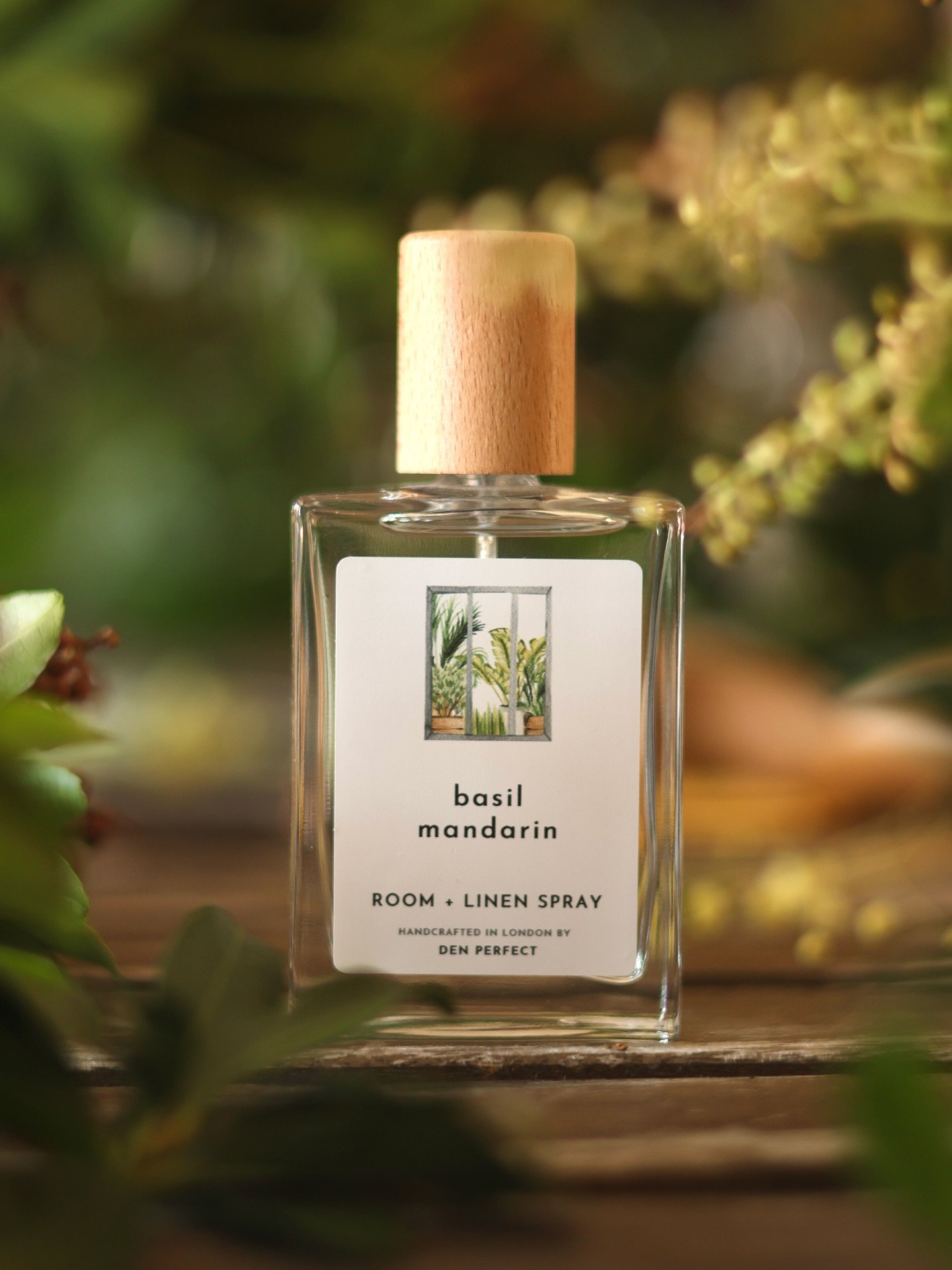 Warm weather calls for open windows and the bright, clean scent of Basil Mandarin in every room 🍊🌿
.
.
.
.
.
#roomforinspo #roomdecoration #summervibes☀️ #summerhome #summerhomedecor #roomspray #linenspray #pillowspray #theartofslowliving #slowlivi