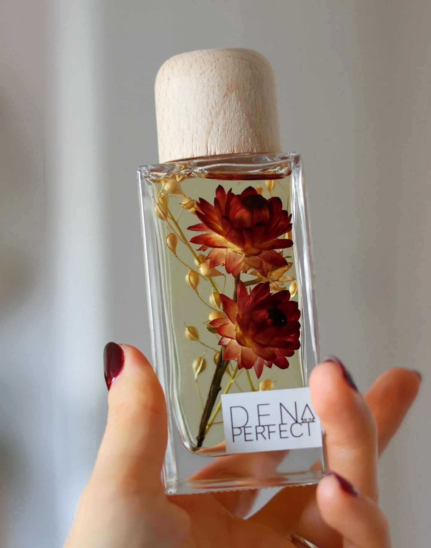 Black Pomegranate 🥀&hearts;️😍
.
.
.
.
.
#diffuser #homefragrance #uniquechristmasgifts #christmasgiftsforher #christmasgiftsuk