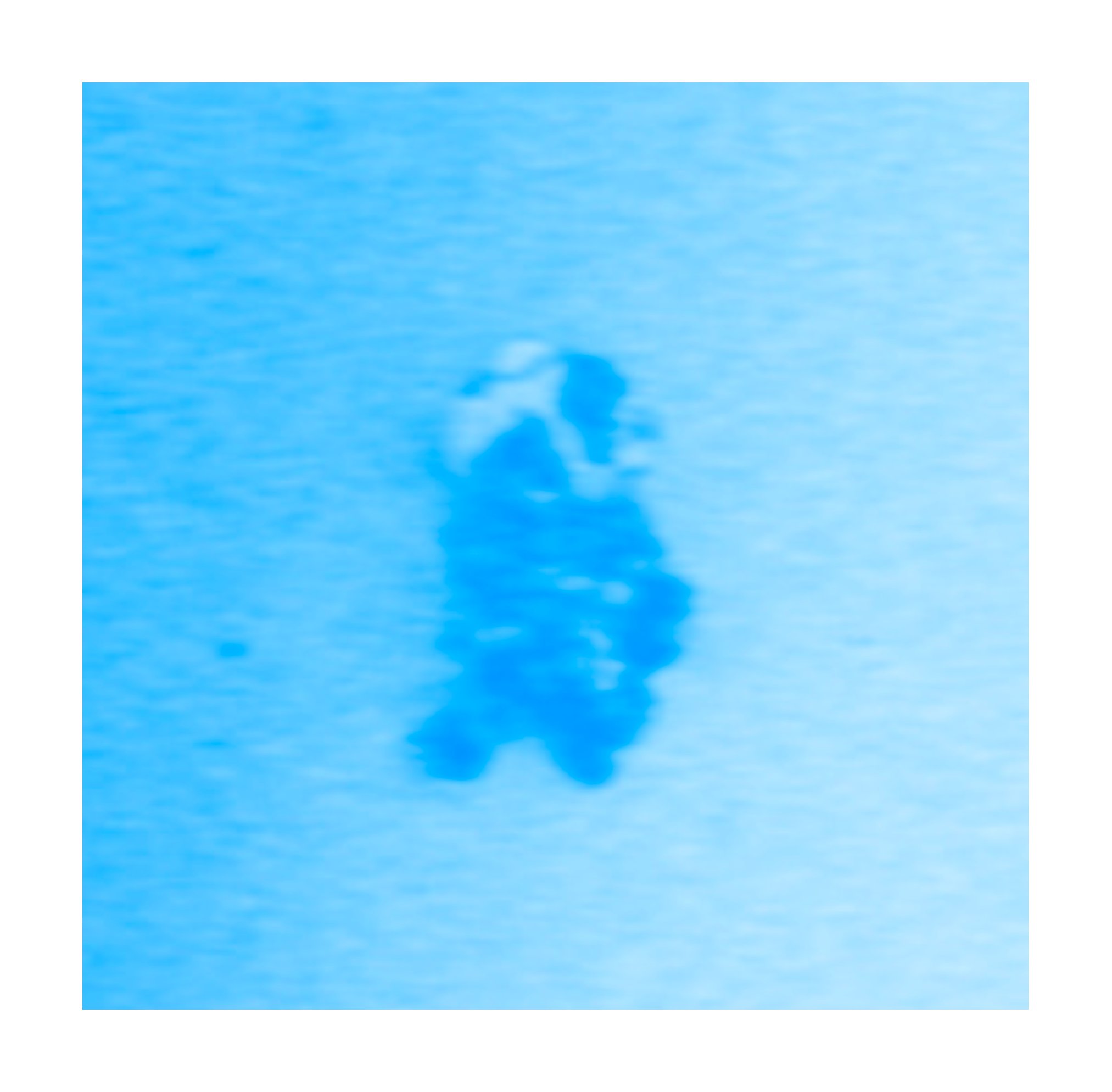 Into the blue 沉入蓝夜
