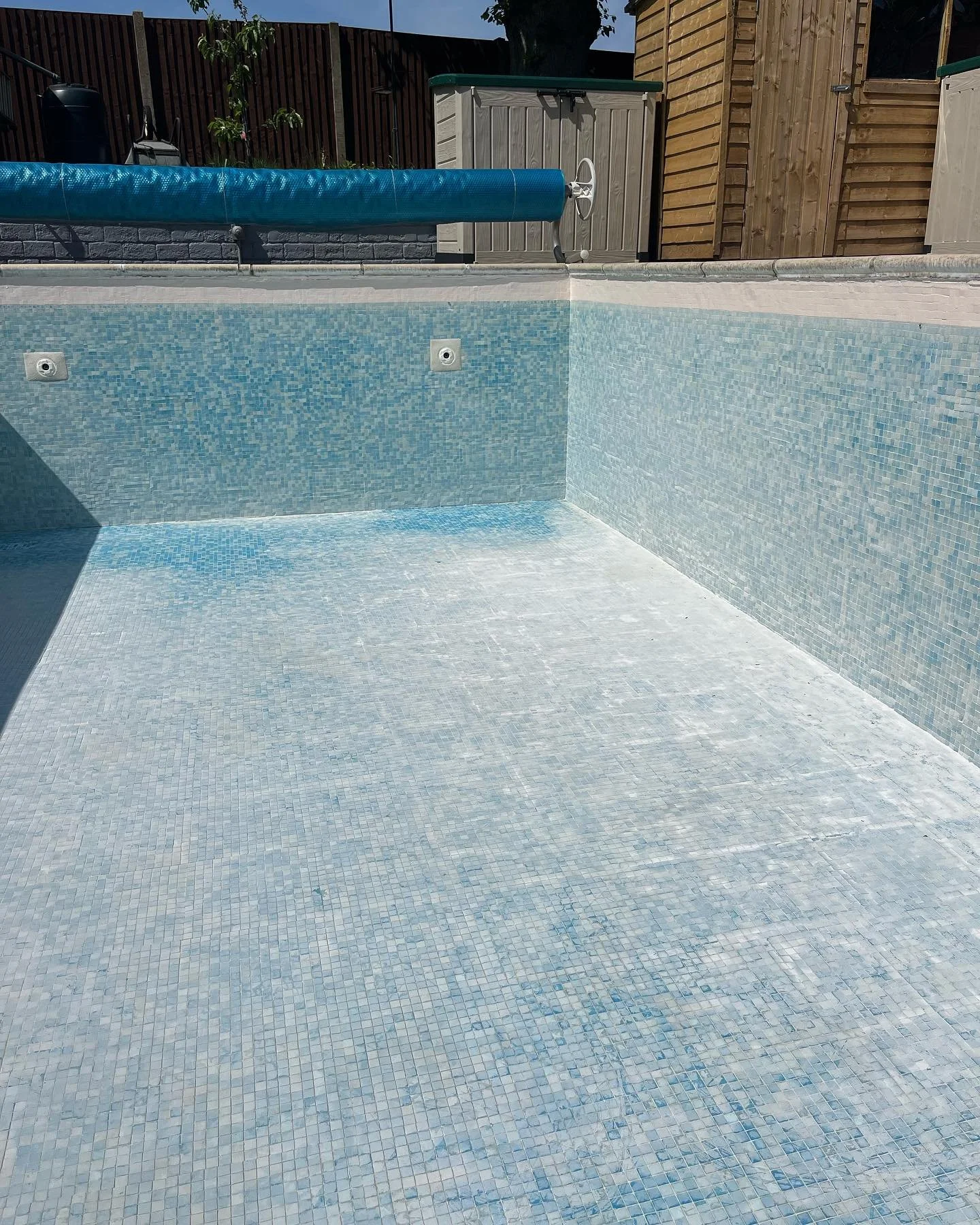 🤩Full acid wash carried out on this pool 🤩
The clients drained their pool and discovered a large amount of scale build up on the tiles. With a full acid wash the pools shell was left looking as good as new. 

Another happy customer 🤩

If you need 