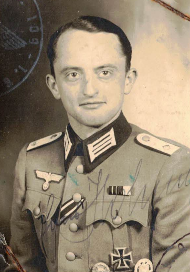 Cimala’s Soldbuch portrait photo