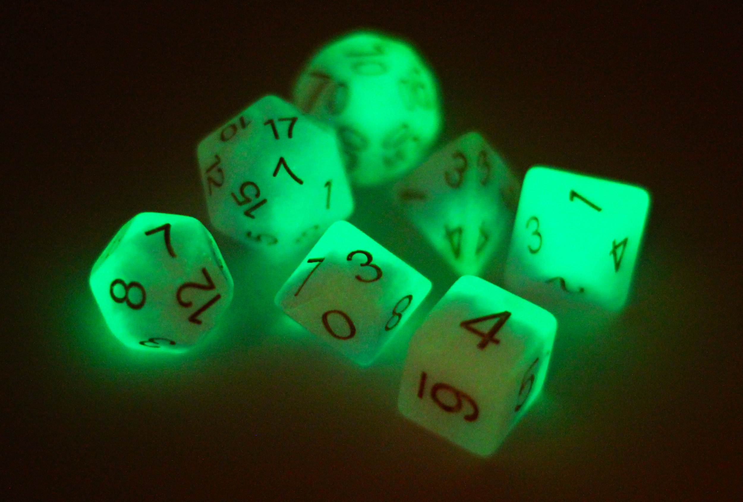 Dice set glow.png