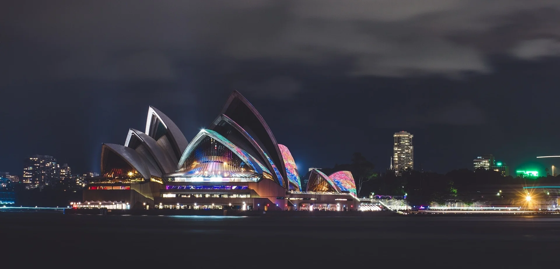 architecture-1836438_1920.jpg