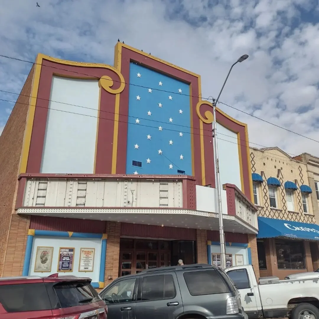 Day 2 of the "Henrietta Solway" Arts Across Nebraska tour brought us to the Fox Theatre in the wonderful town of McCook, NE. It was delightful and exhausting, with some of our favorite audiences yet. There's nothing like performing in a the