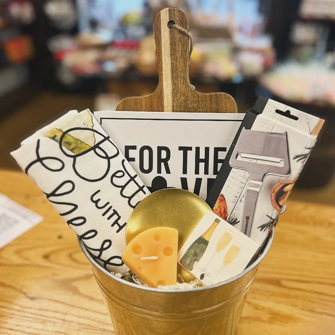 The perfect gift for your cheese lovers does exist! 
.
.
.
#fyp #gift #giftideas #cheese #giftbasket
