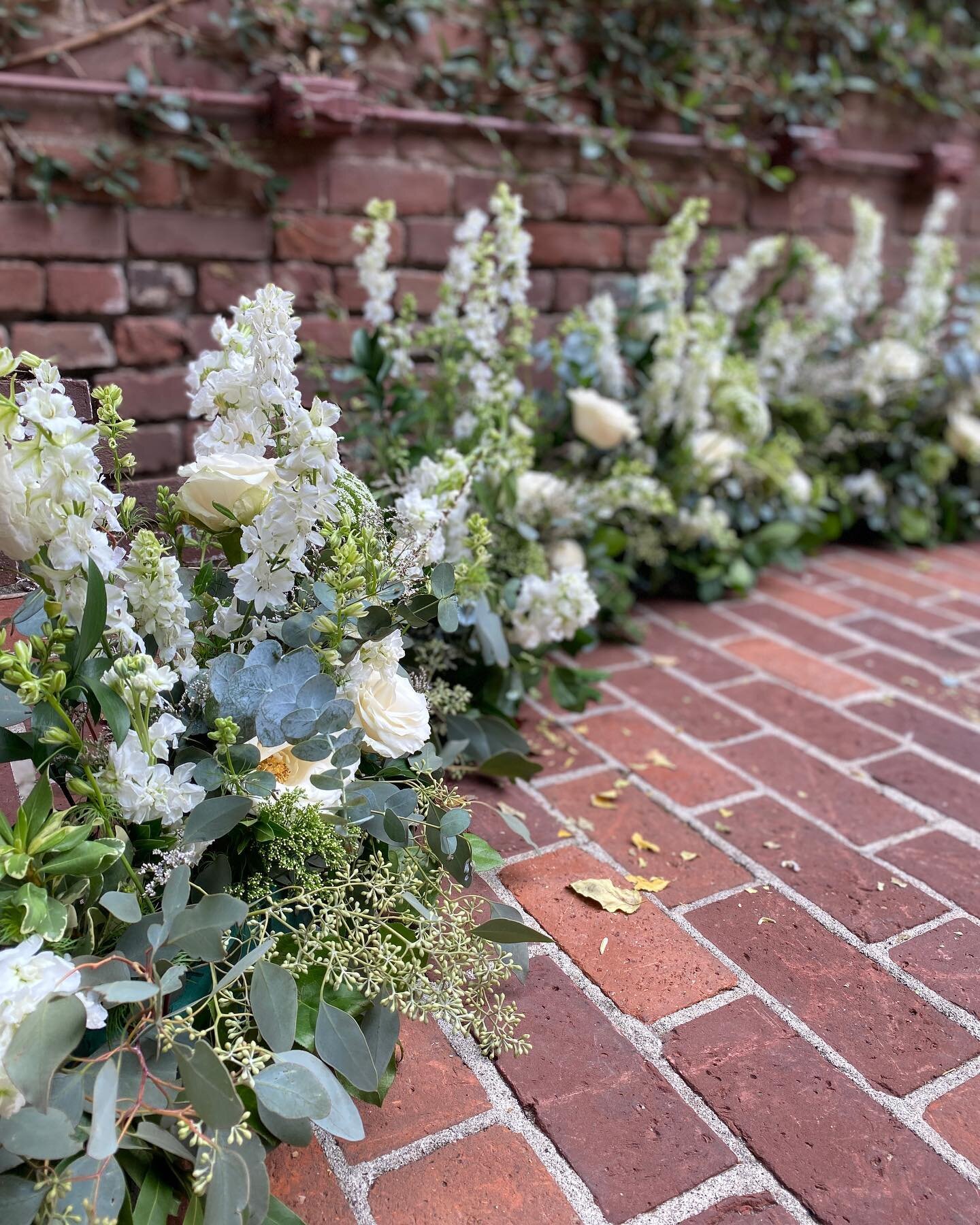 M+C Classy All White Wedding! 

I had the honor of helping my dear friends bring some beauty to an already stunning venue @firehouseoldsac for their big day this past weekend. More to come.. 

#weddingflorist #bayareaflorist #eventfloraldesign #flora