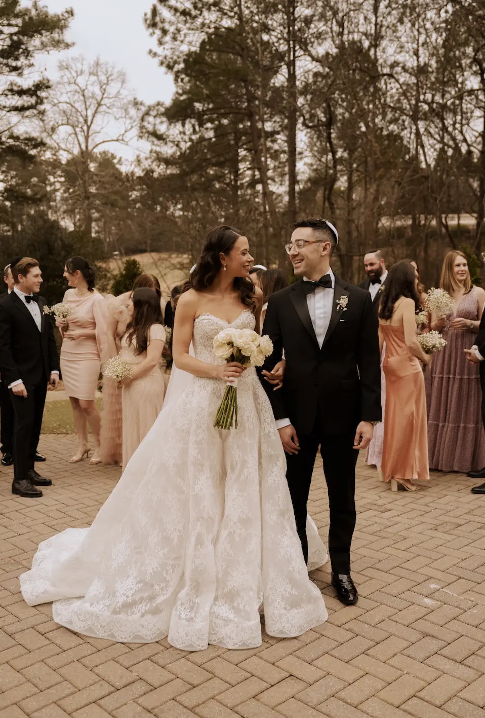 12 Tips For Brides: How to have no regrets on your wedding day.