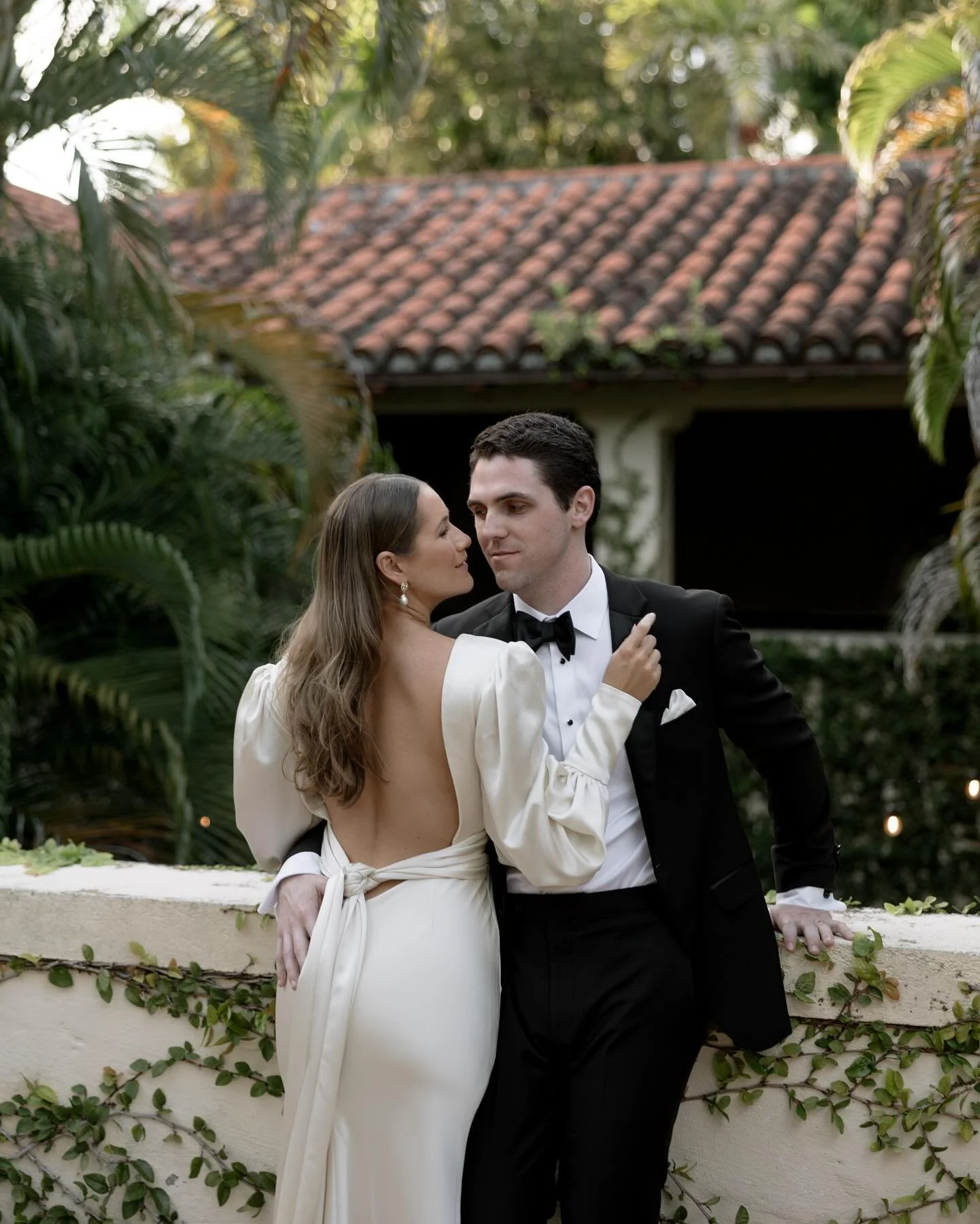 We&rsquo;re obsessed over here with the new Mr. and Mrs. Rogers!
Swipe for champagne tower ✨perfection✨

Venue @villa_woodbine 
Photographer @ashleylotusphoto 
Officiant @ceremoniesbychrissy 
Entertainment @gypsysparrowmusic 
Beauty @beautybyalexandr